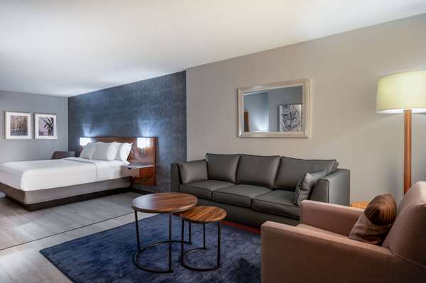  - Wyndham Hotel West Indianapolis - I-74 & I-465, Exit 11