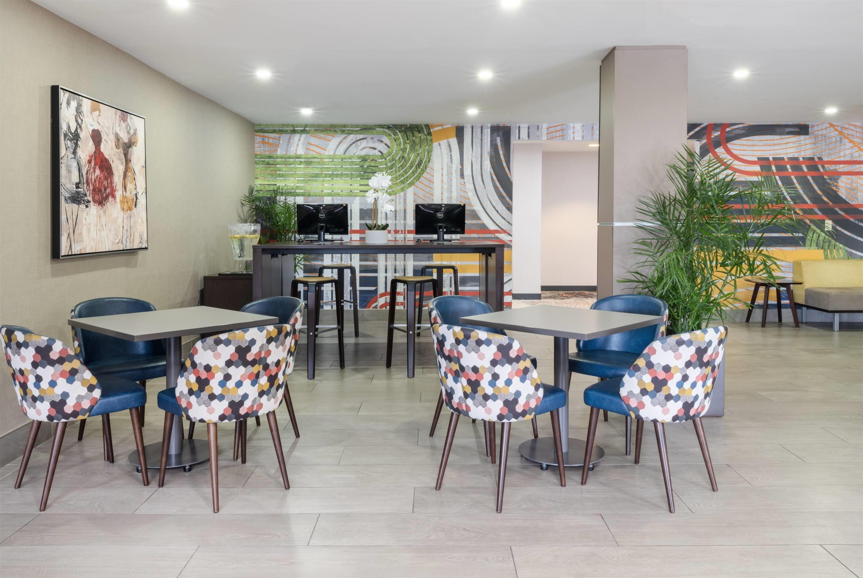 Breakfast Area | Wyndham Indianapolis West