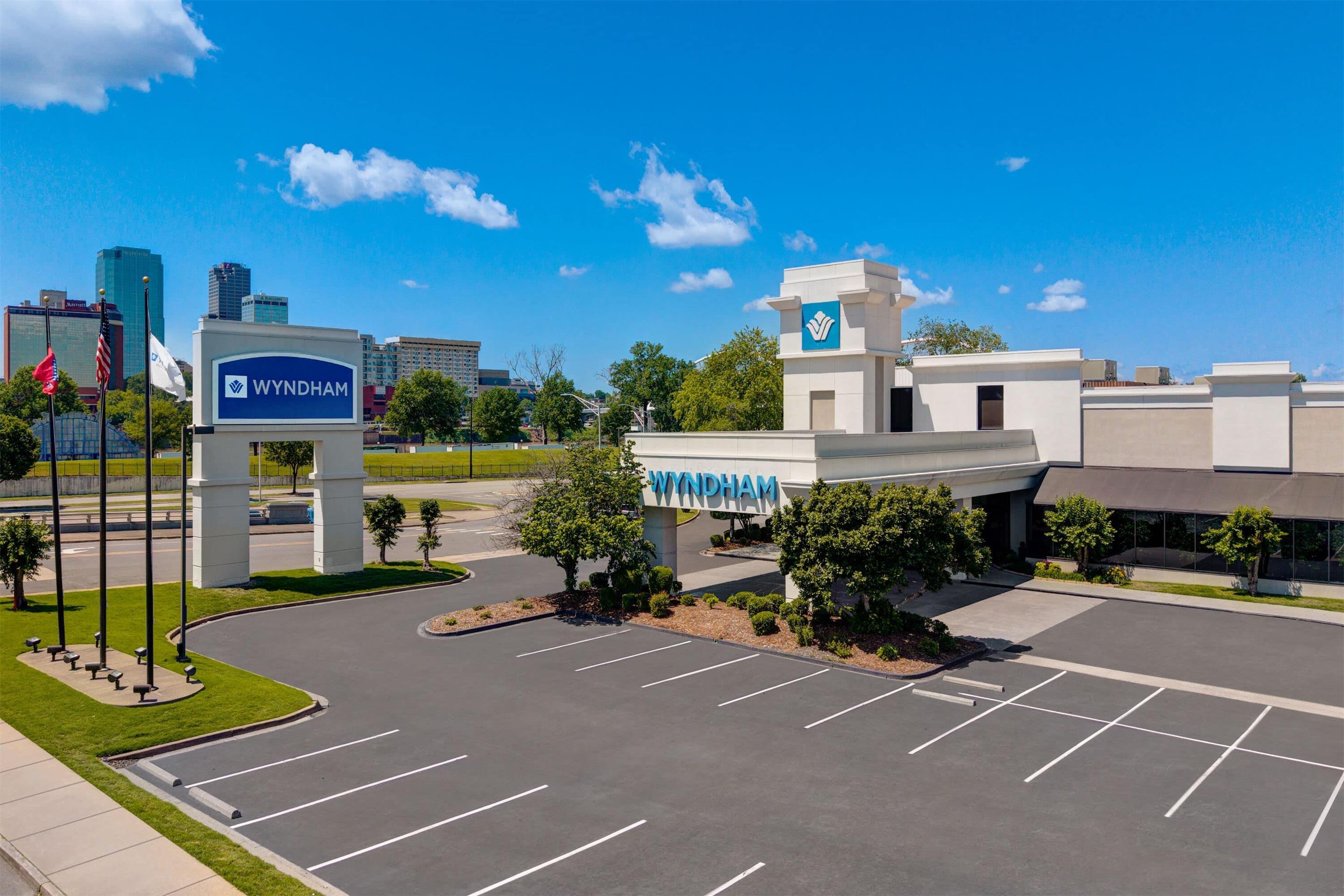 Exterior | Wyndham Riverfront Little Rock