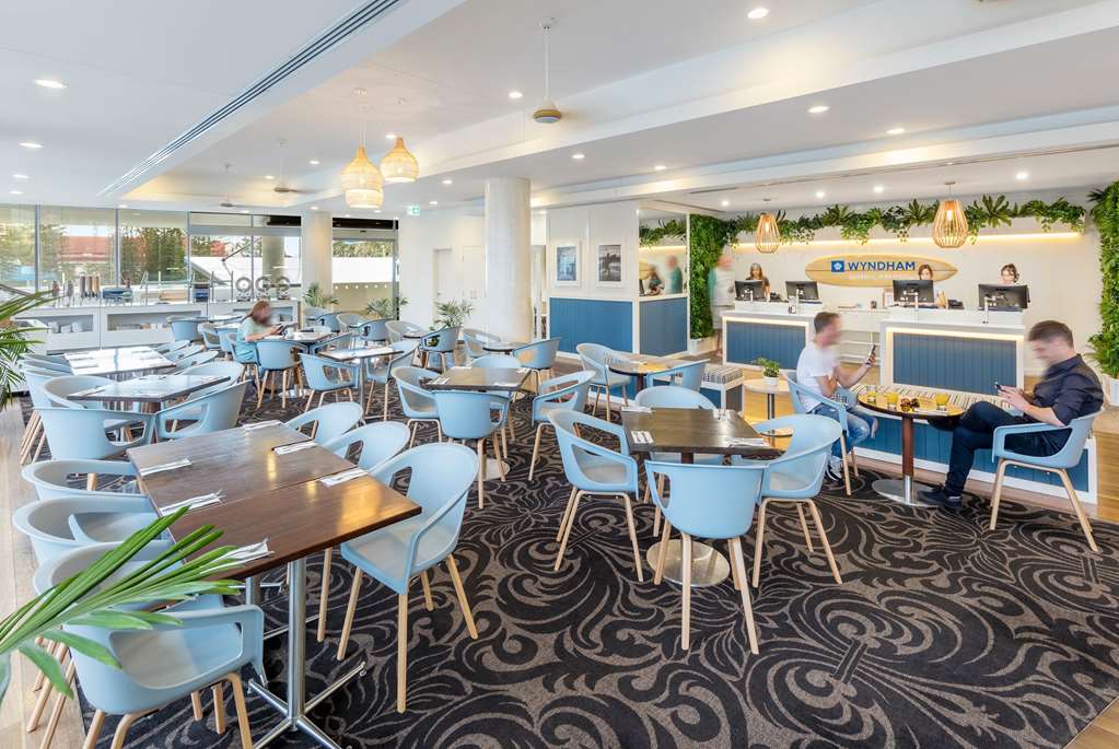 WYNDHAM HOTEL SURFERS PARADISE-guestroom-Dining,Dining Area,On-Site.jpg