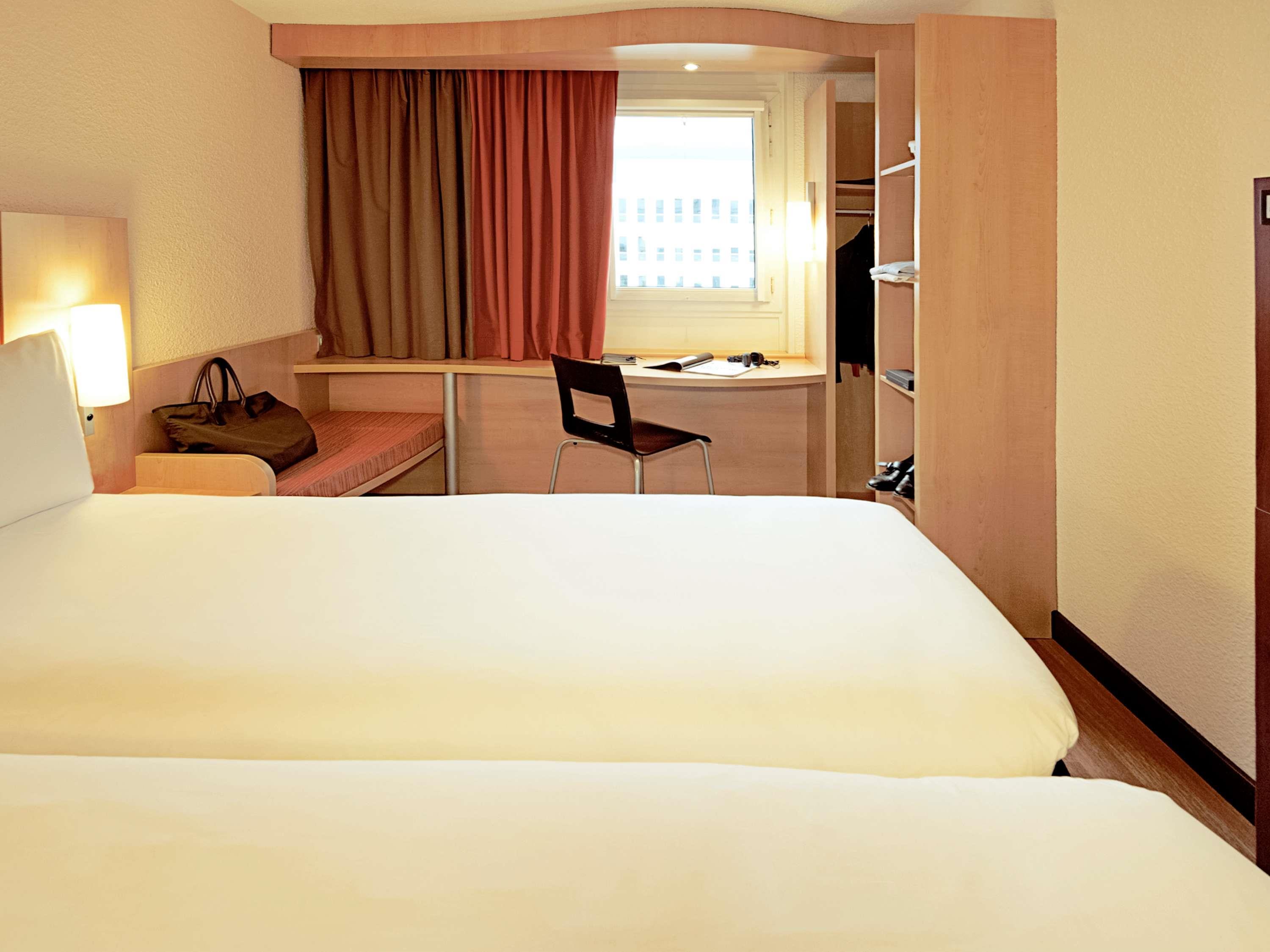ibis Bordeaux Lac Room Type - Standard Room with twin beds