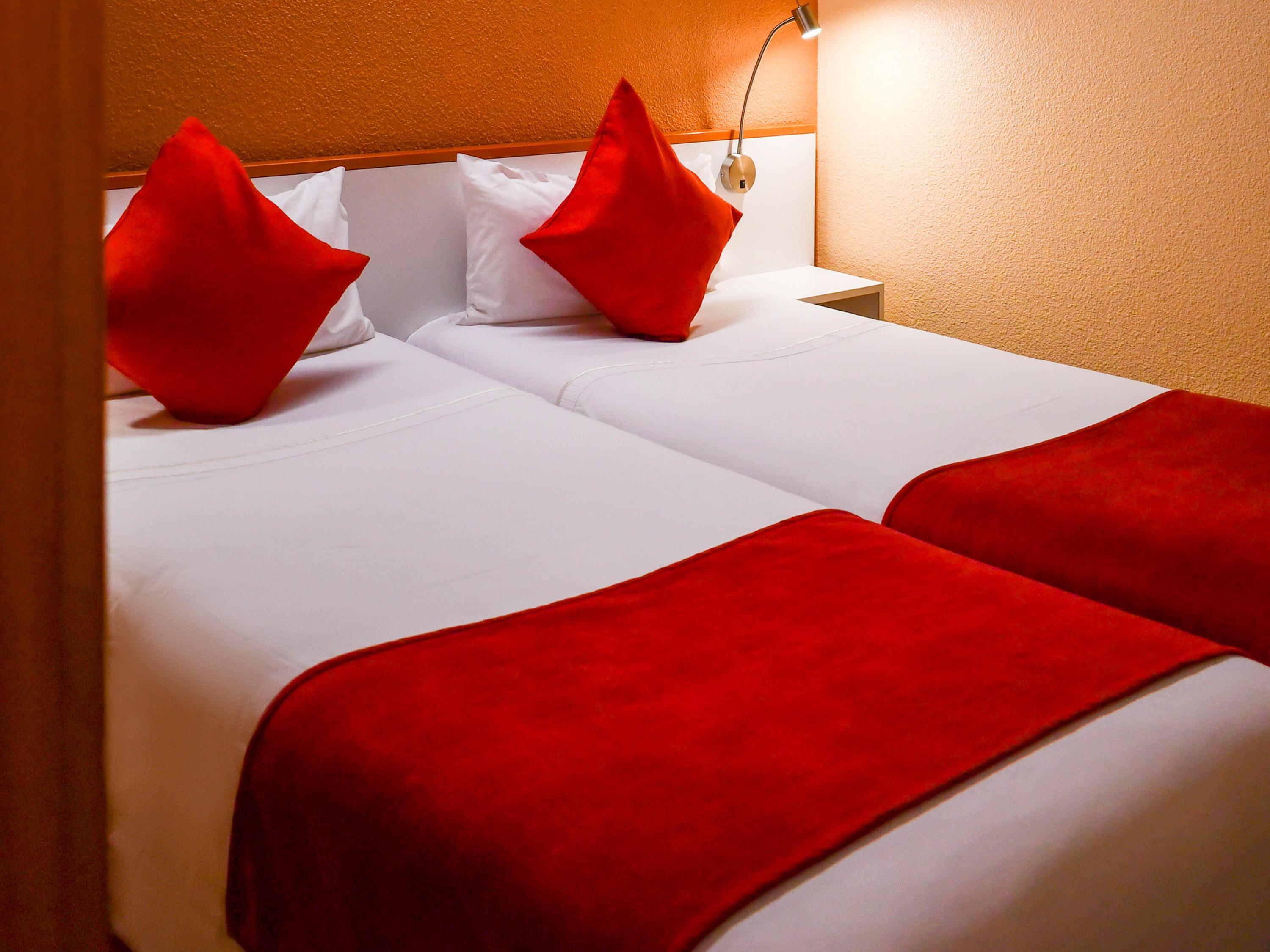 Mercure Andorra Room Type - Standard Room with one double bed and two single beds