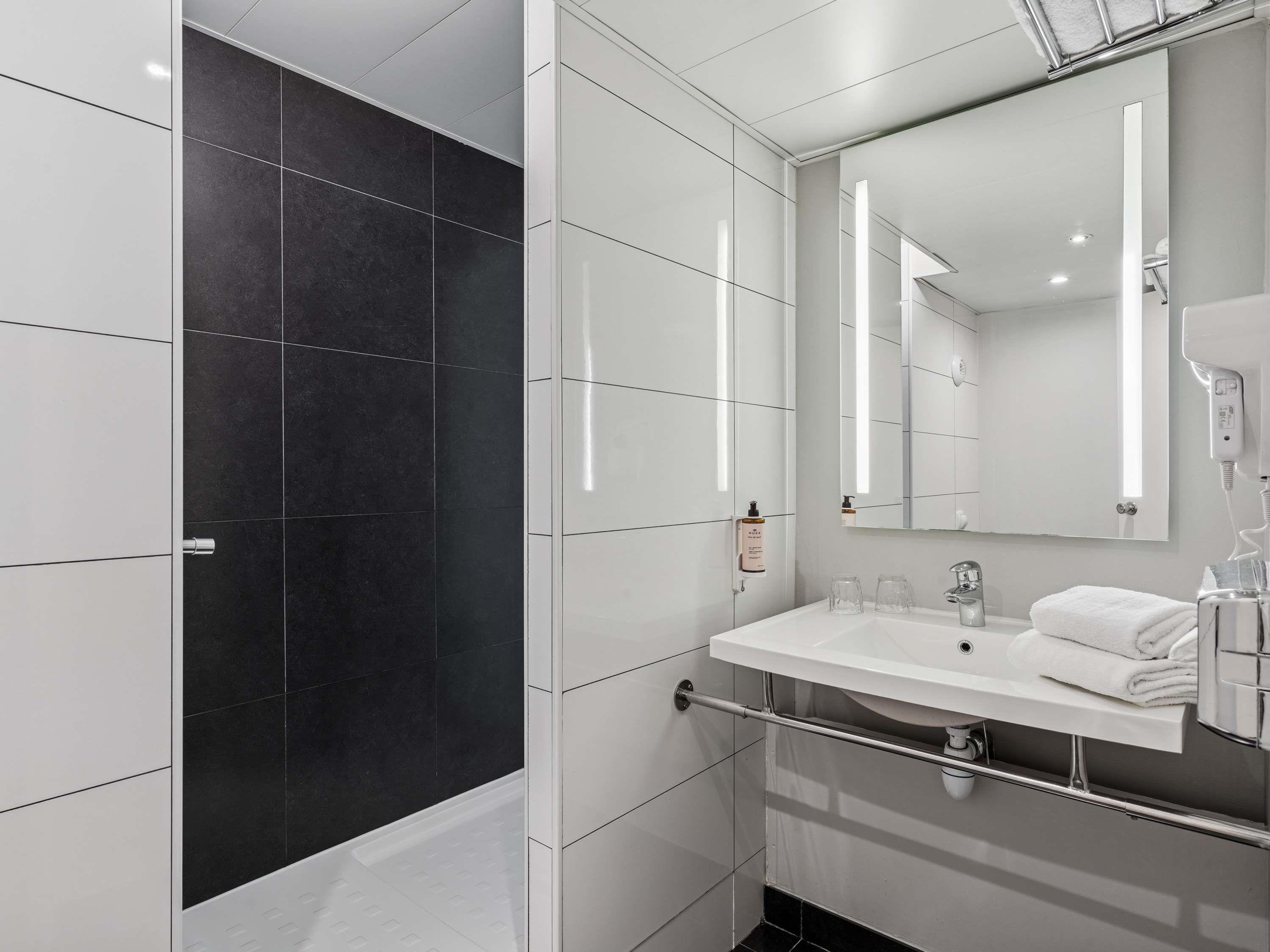 Mercure Paris Porte d'Orleans Room Type - Classic Room, 2 Twin Beds