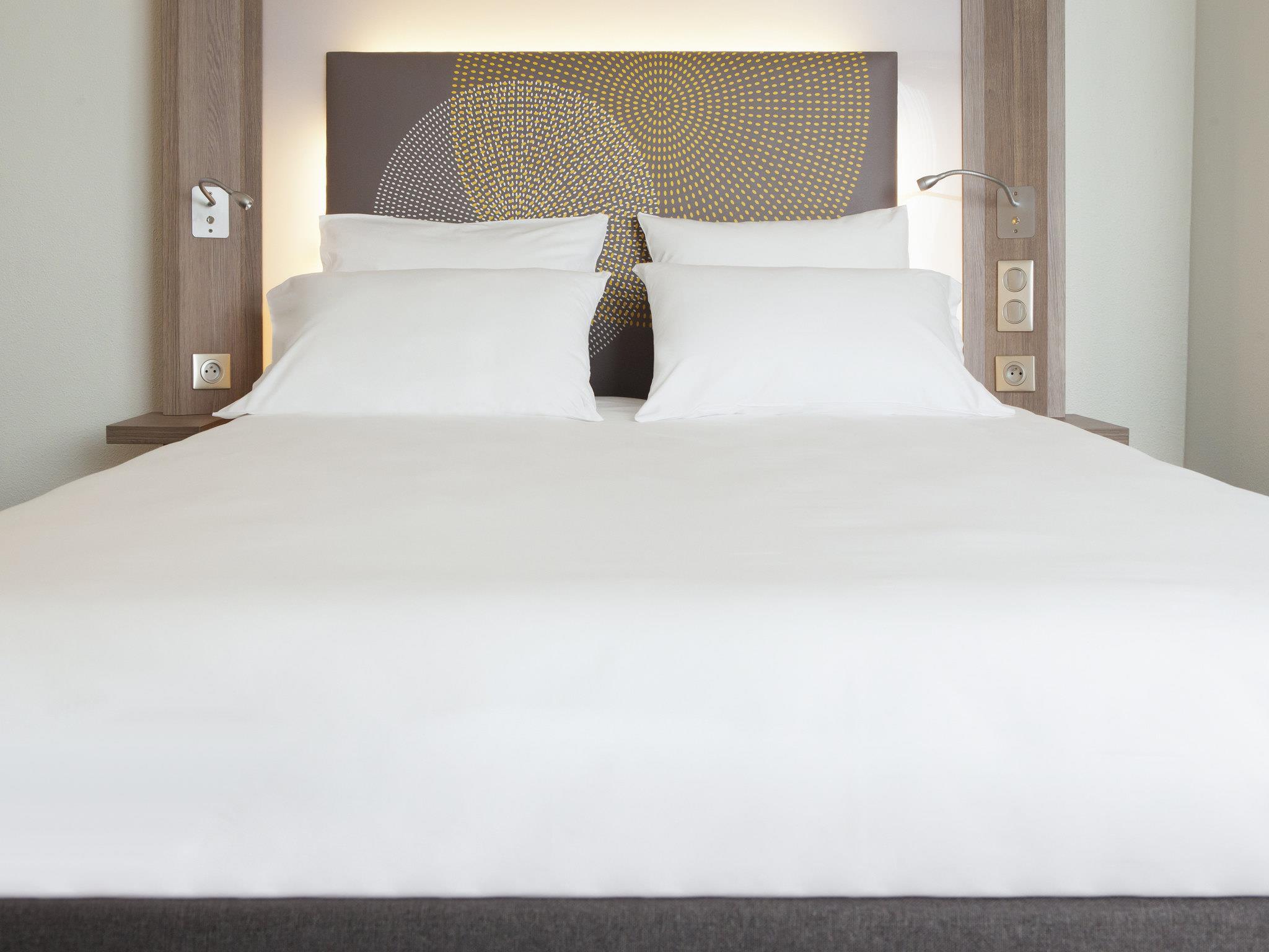 Novotel Chartres Room Type - Superior Room with 1 king-size bed