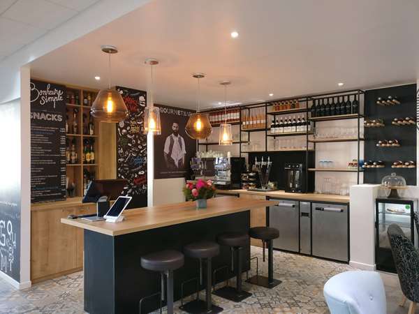 On-Site,Bar/Lounge
