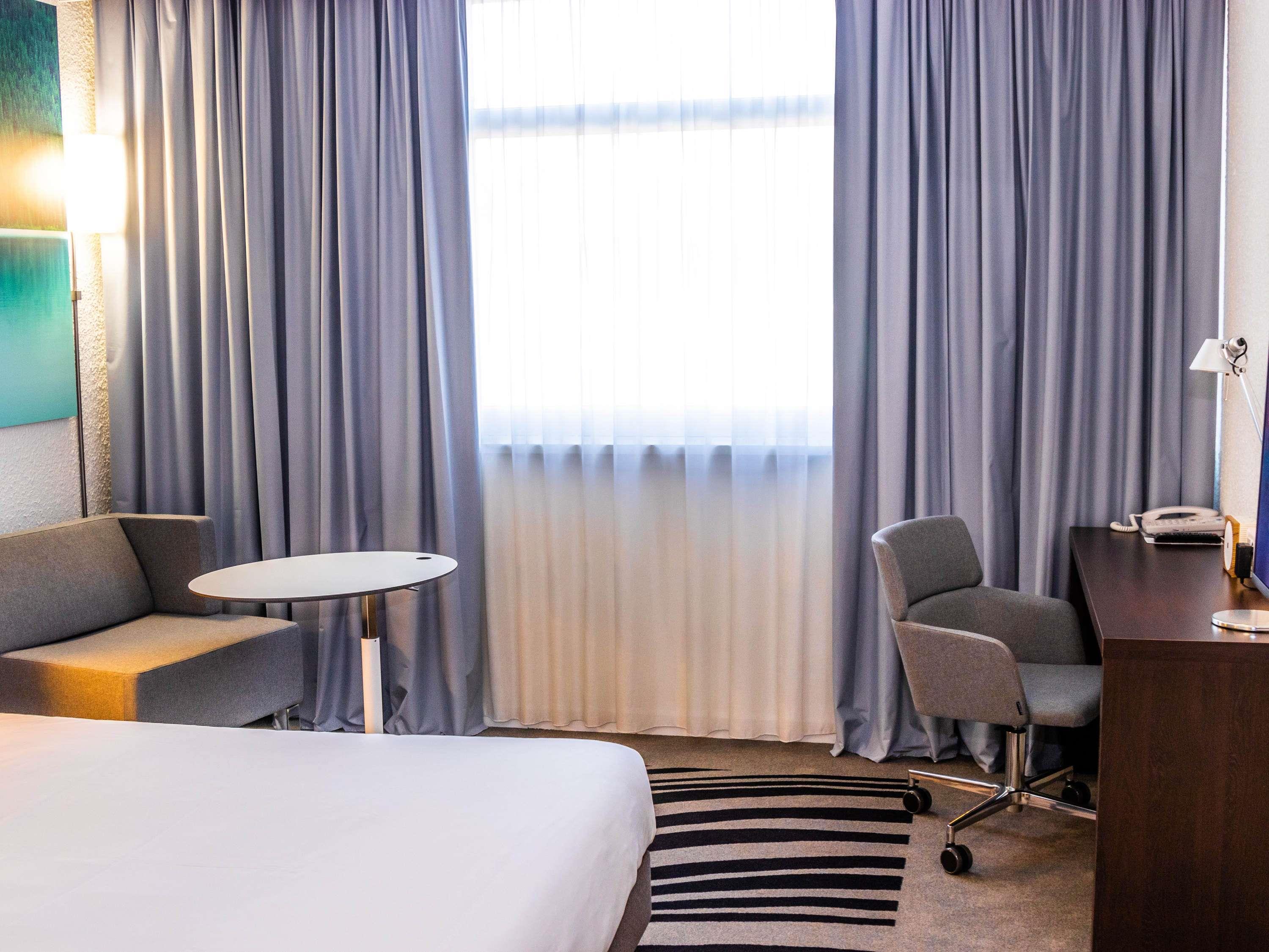 Novotel Lyon Bron Eurexpo Room Type - Classic Room with 1 double bed and 1 single sofa bed