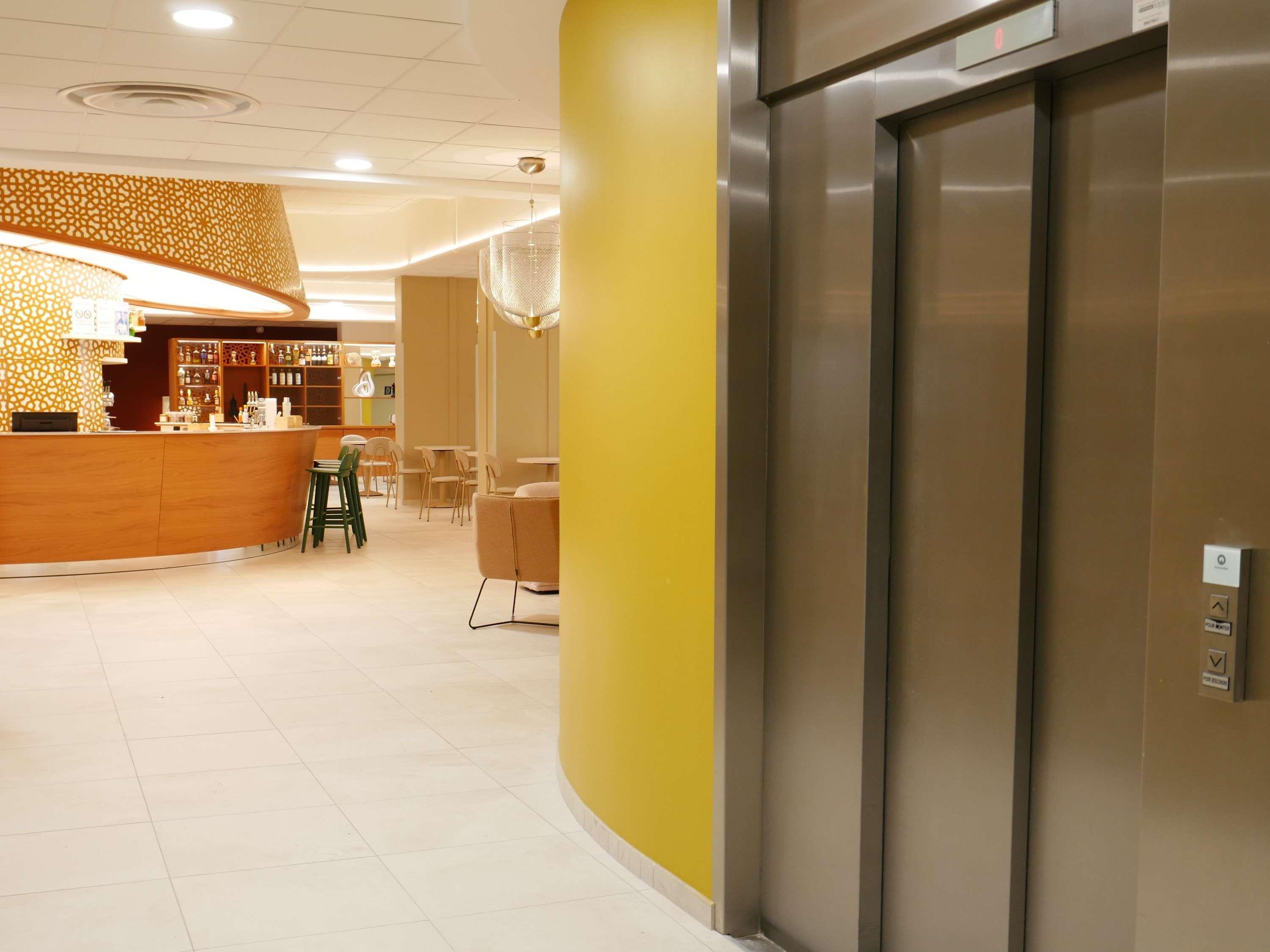 Mercure Vichy Thermalia Room Type - Superior Room for PRM, with a double bed