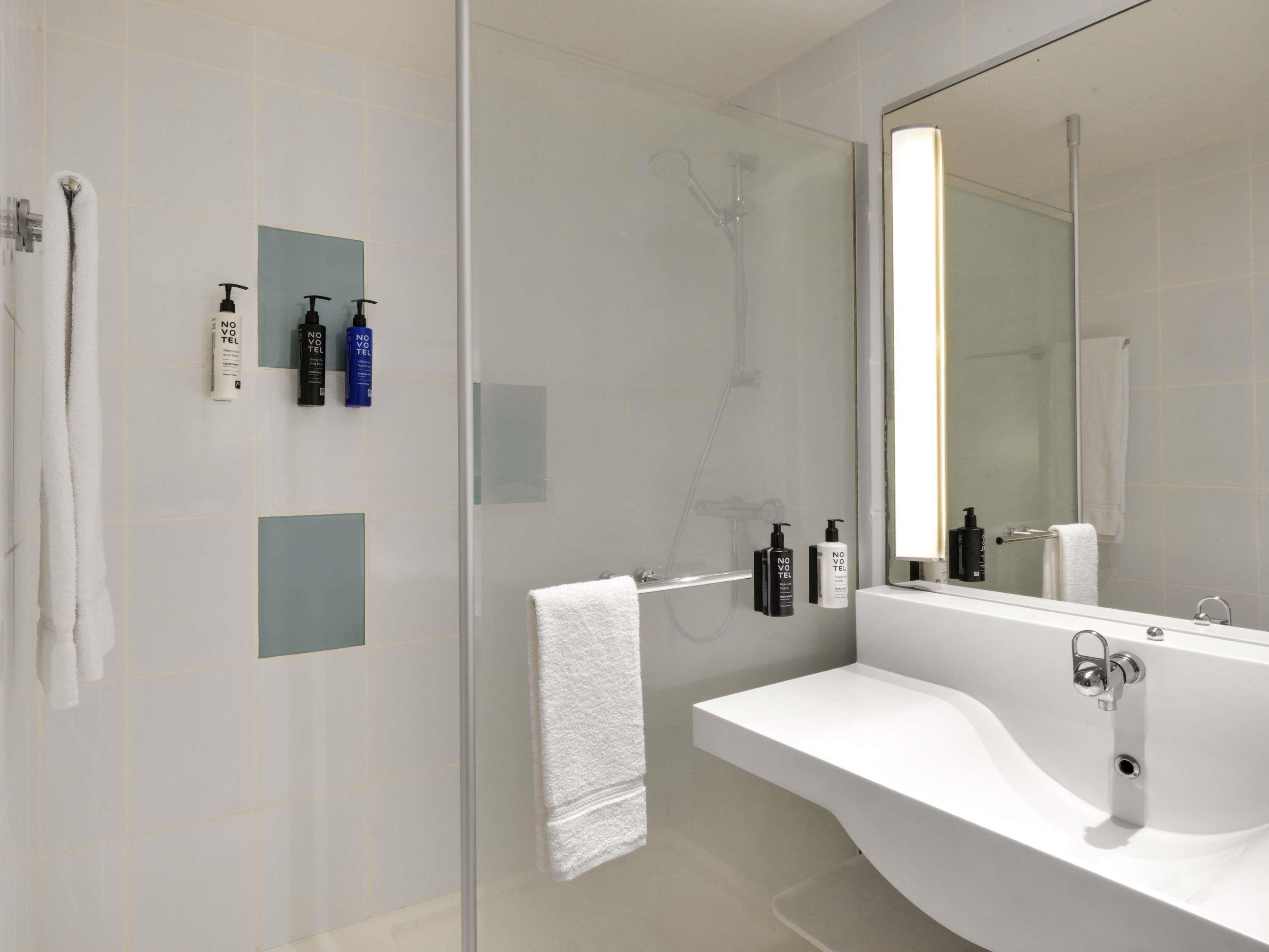 Novotel Dakar Room Type - Junior Suite with a sea view, equipped with a double bed and kitchenette
