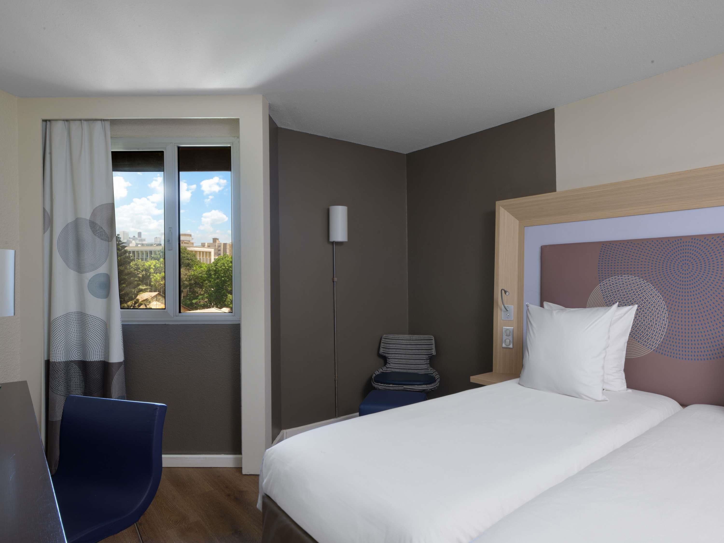 Novotel Dakar Room Type - Spacious room with 2 single beds and view of the city