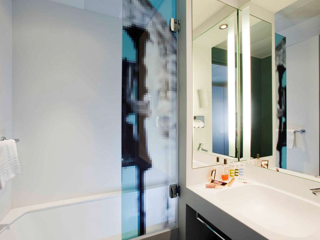 Mercure Pont d'Avignon Centre Room Type - Privilege Room - 1 bed measuring 63 x 79" (160 x 200 cm) and 1 single sofa bed Mercure Pont d'Avignon Centre Room Type - Privilege Room - 1 bed measuring 63 x 79" (160 x 200 cm) and 1 single sofa bed