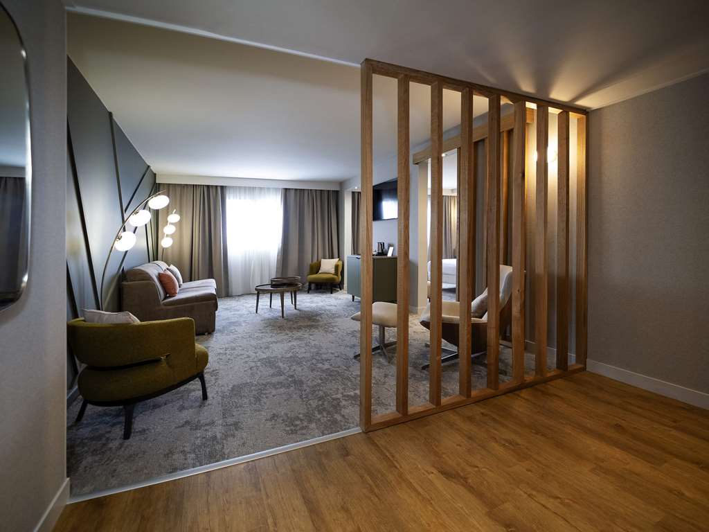 Mercure Bordeaux Lac - Tap to explore photos