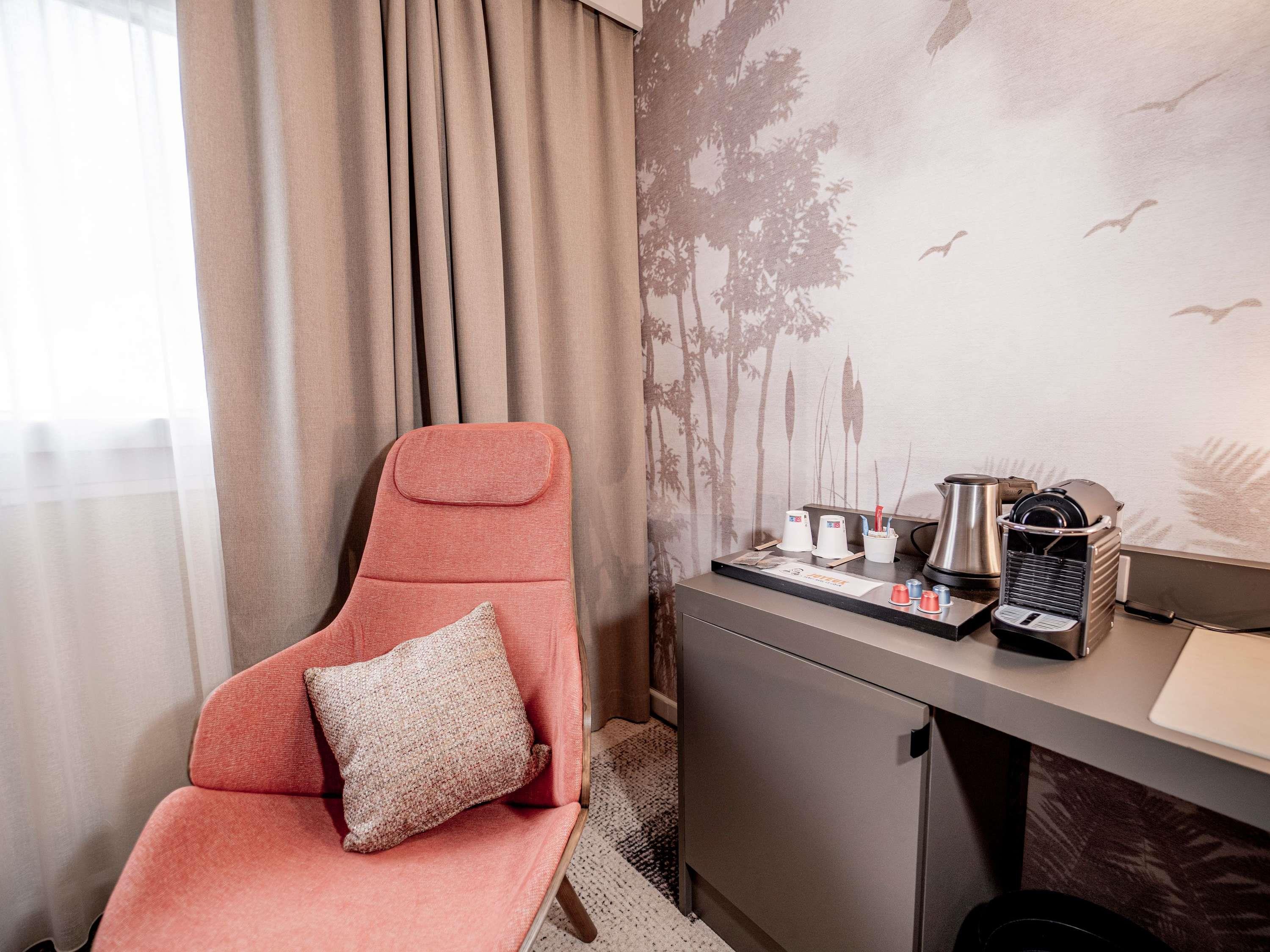 Mercure Bordeaux Lac Room Type - Privilege room facing the garden - 1 double bed and 1 large sofa bed