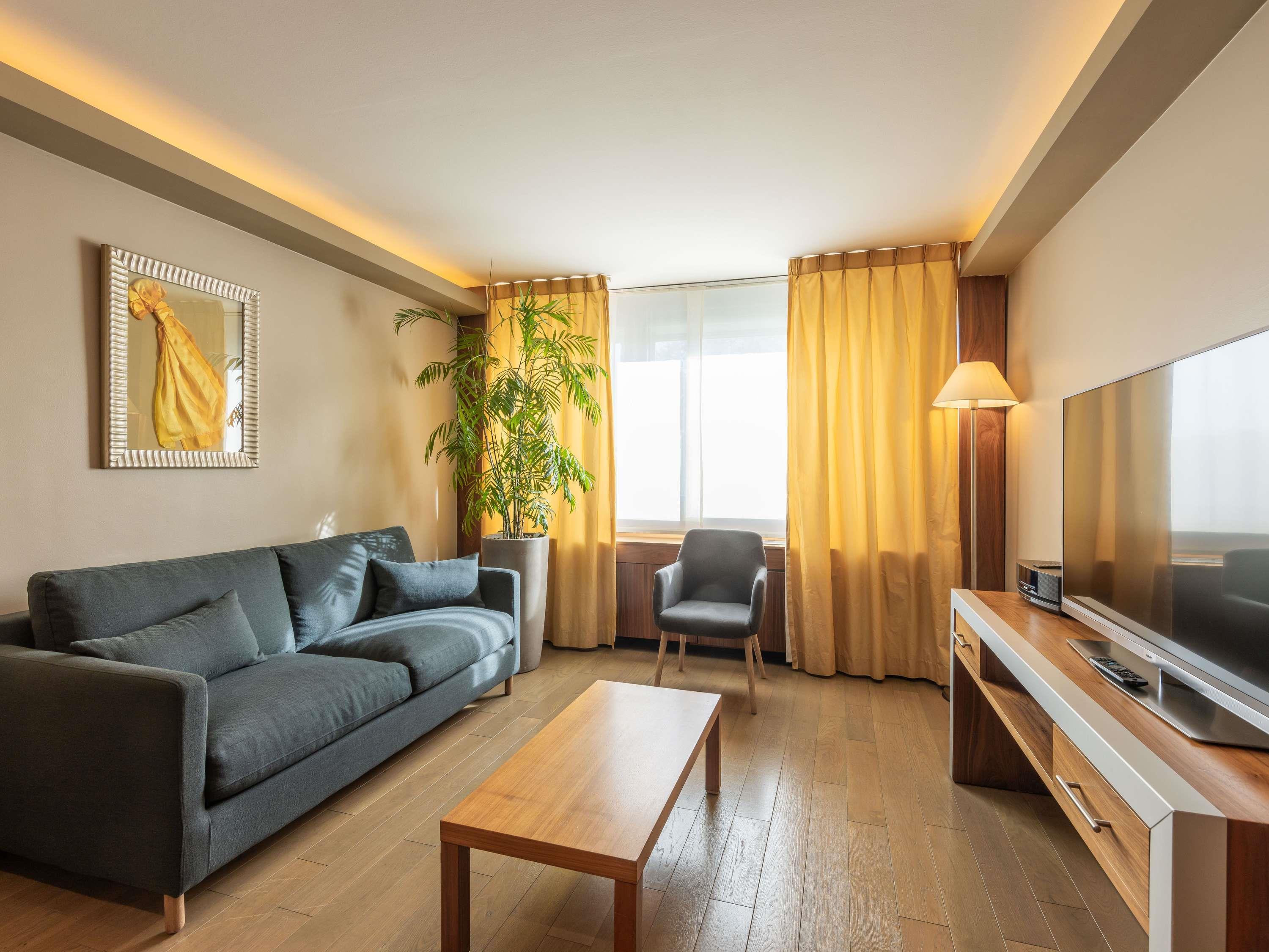 Sofitel Lyon Bellecour Room Type - Prestige Suite - double bed, river view