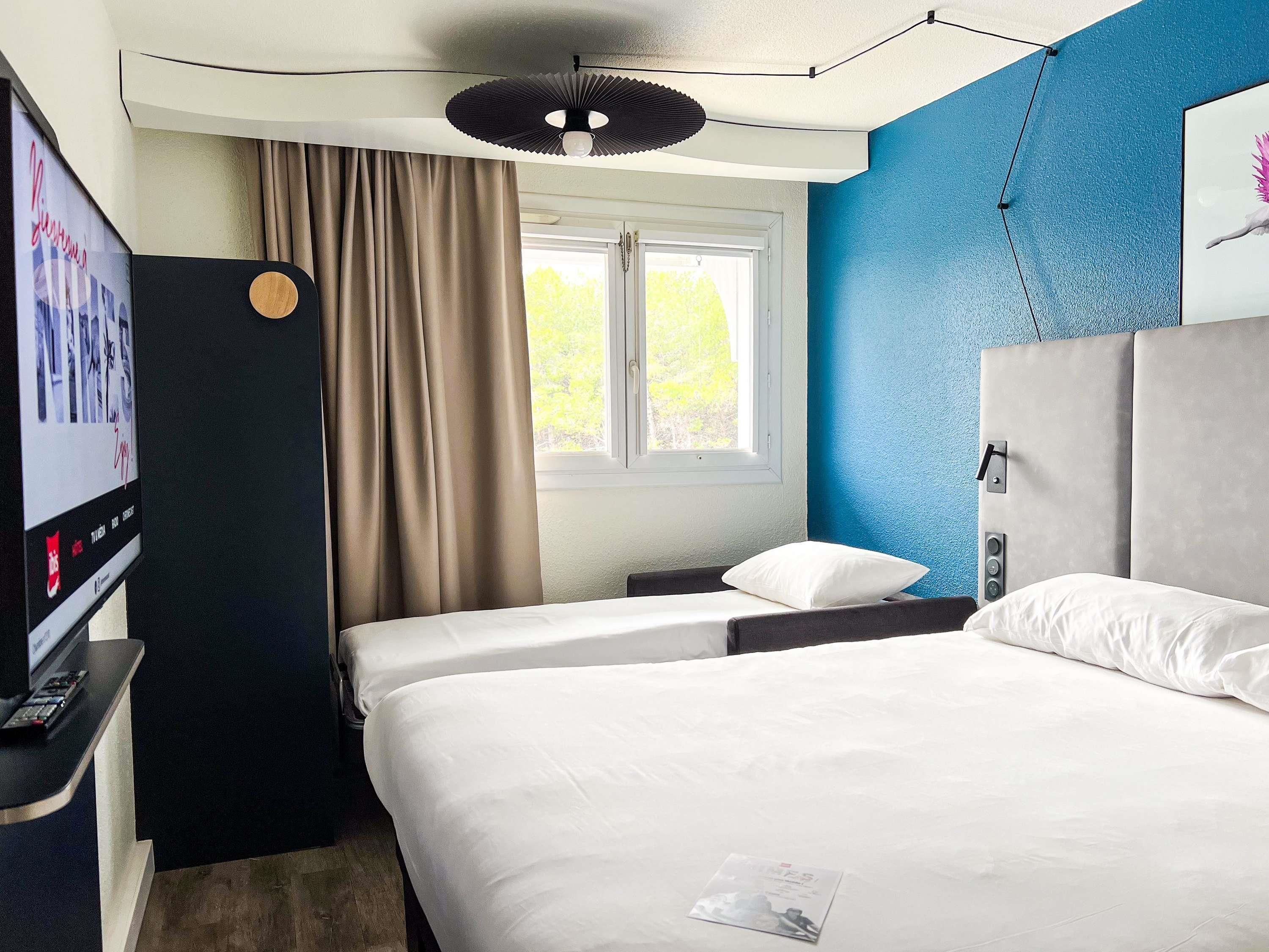 ibis Nimes Ouest Room Type - Standard room with a double bed and a bed for kids under 12