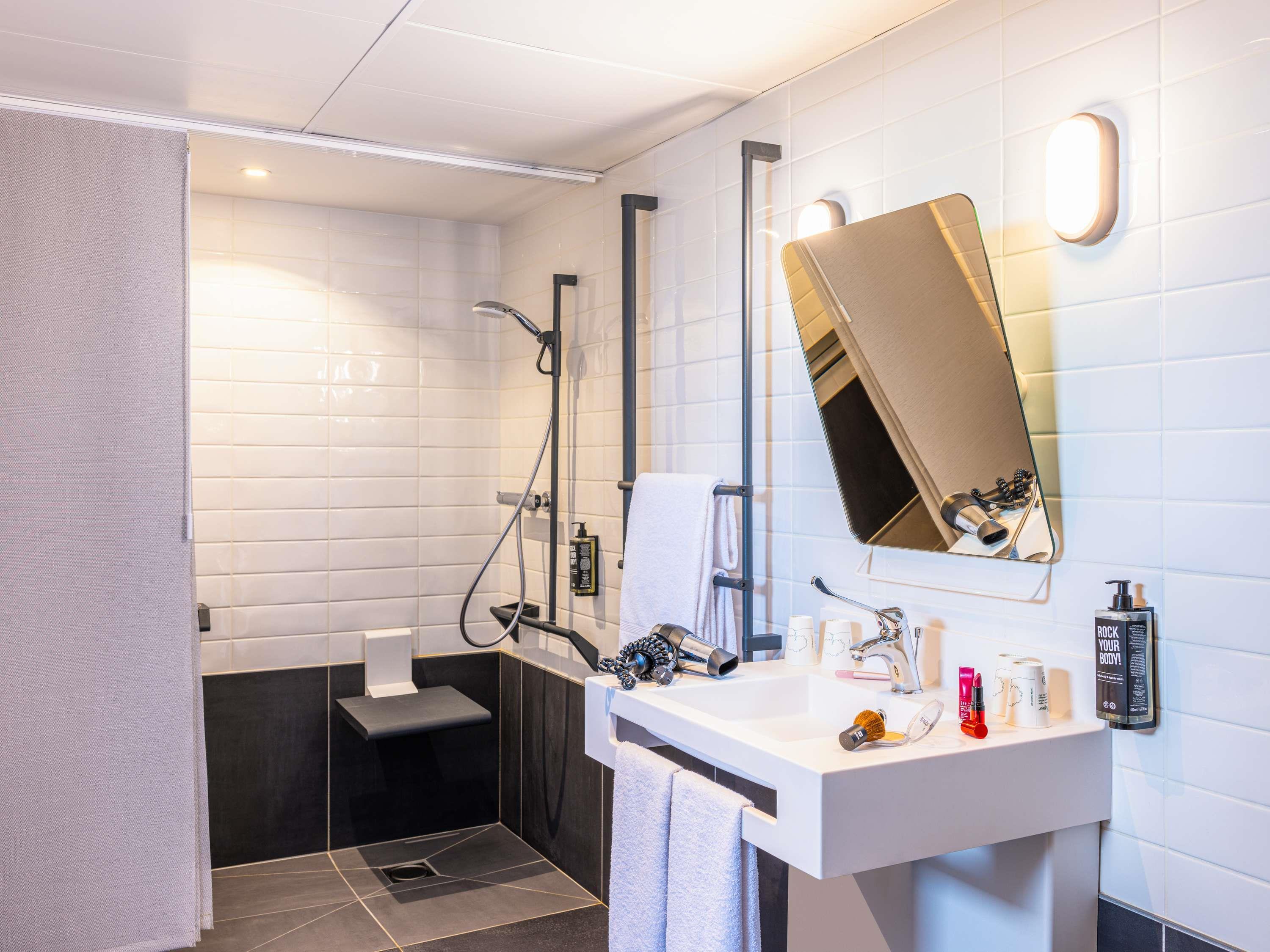 IBIS STRASBOURG CENTRE HALLES Room Type - PREMIUM ROOM WITH A DOUBLE BED AND SOFA