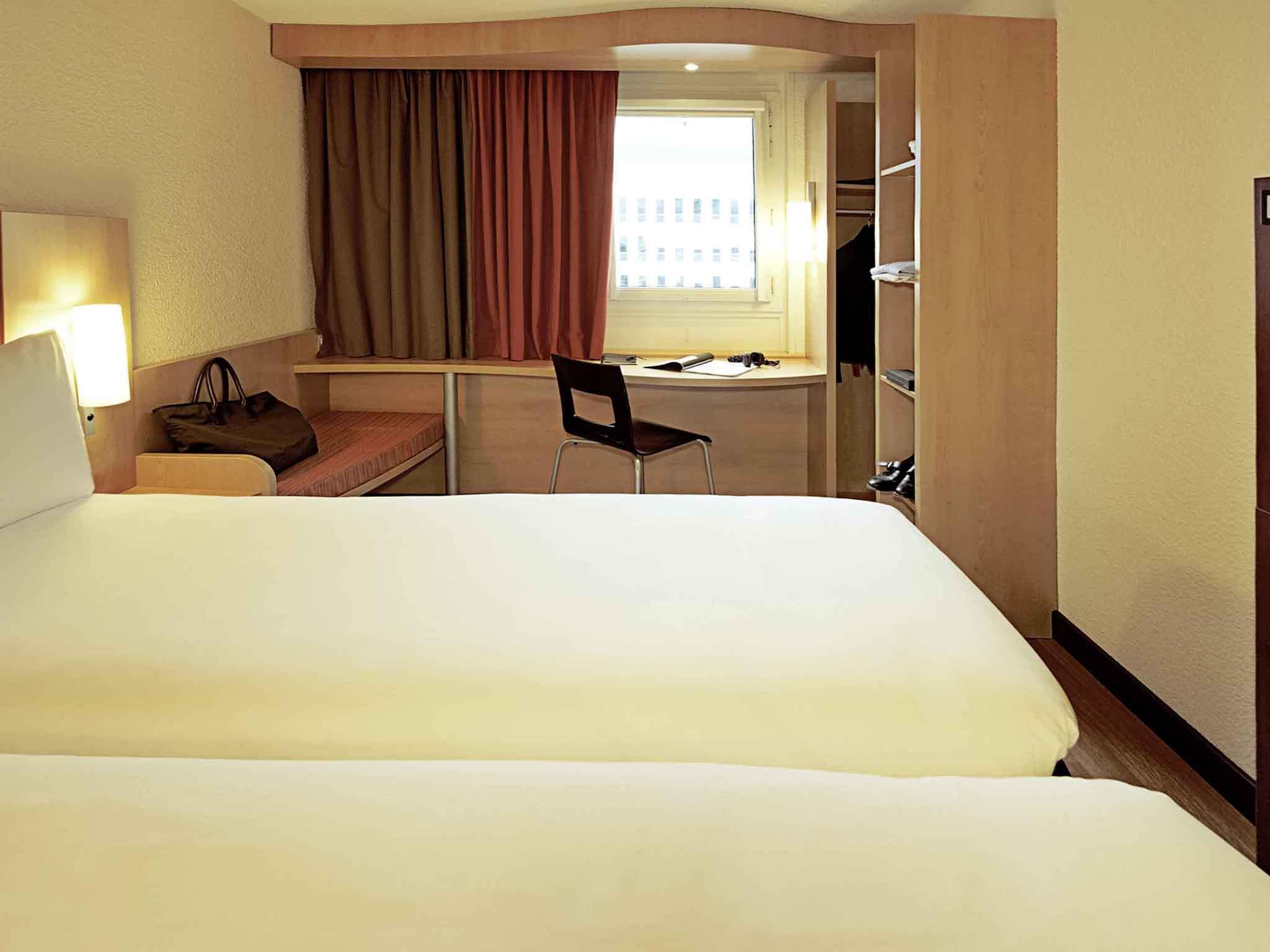 ibis Poitiers Beaulieu Room Type - Standard Room with two single beds