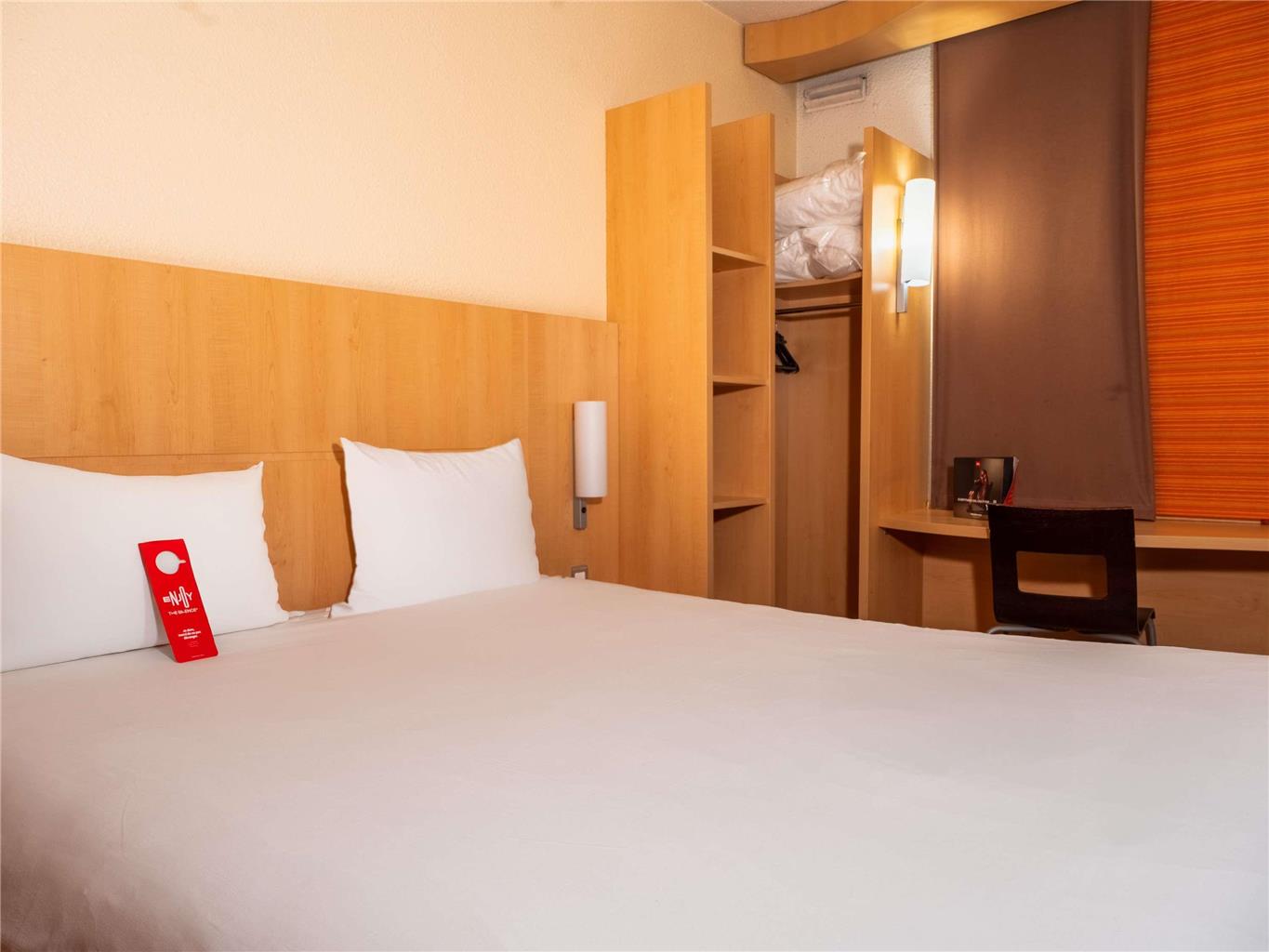 Ibis Hotel Paris Pont de Suresnes
