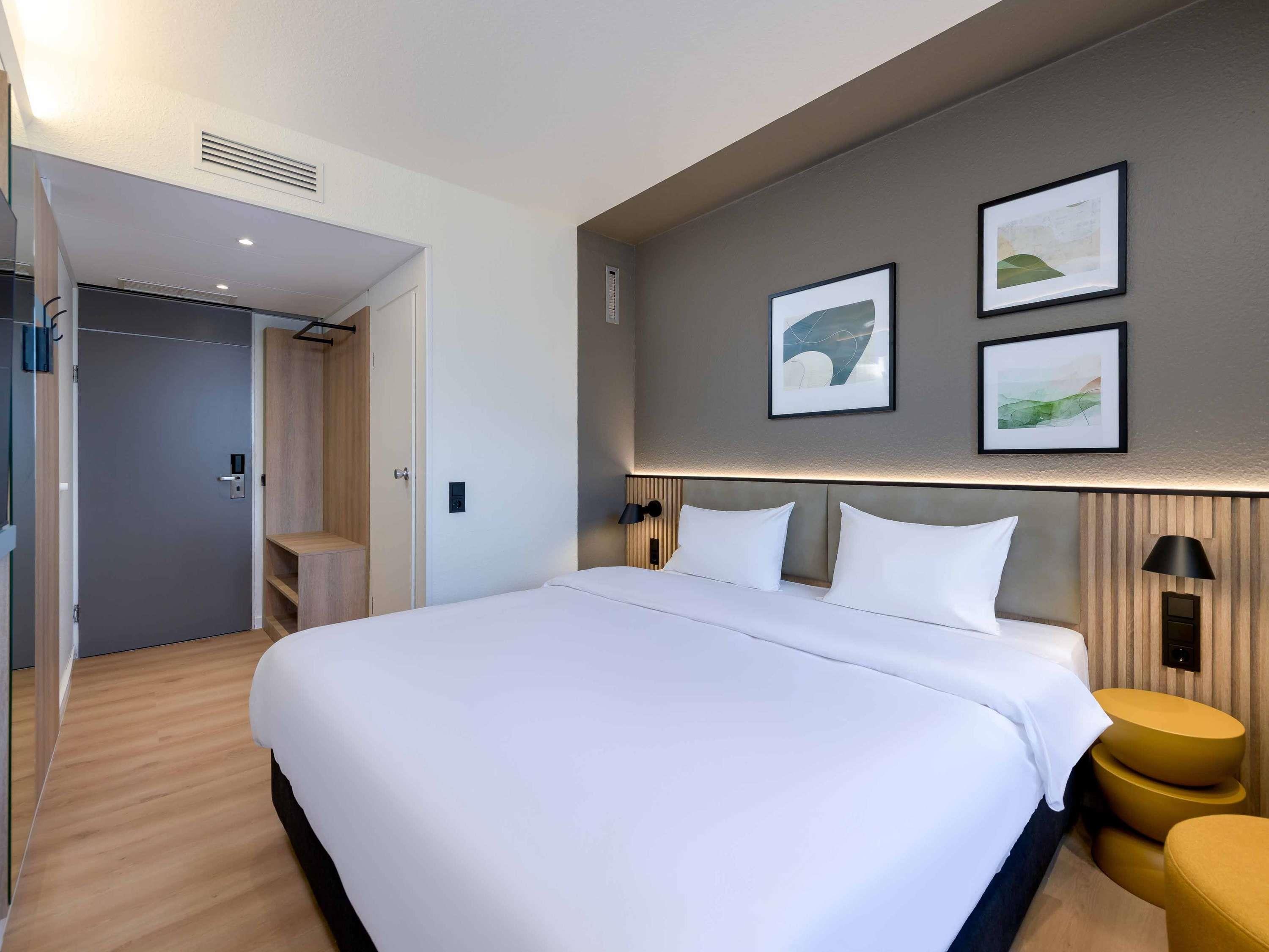 ibis Paderborn City Room Type - Comfort room with a king-size bed, facing the courtyard ibis Paderborn City Room Type - Comfort room with a king-size bed, facing the courtyard