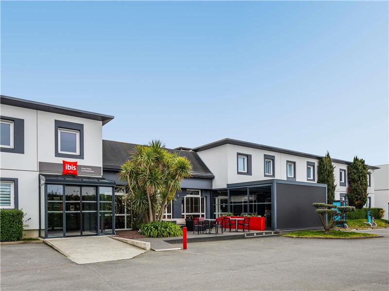 On-Site,Outdoor/Exterior,Exterior View of Building
