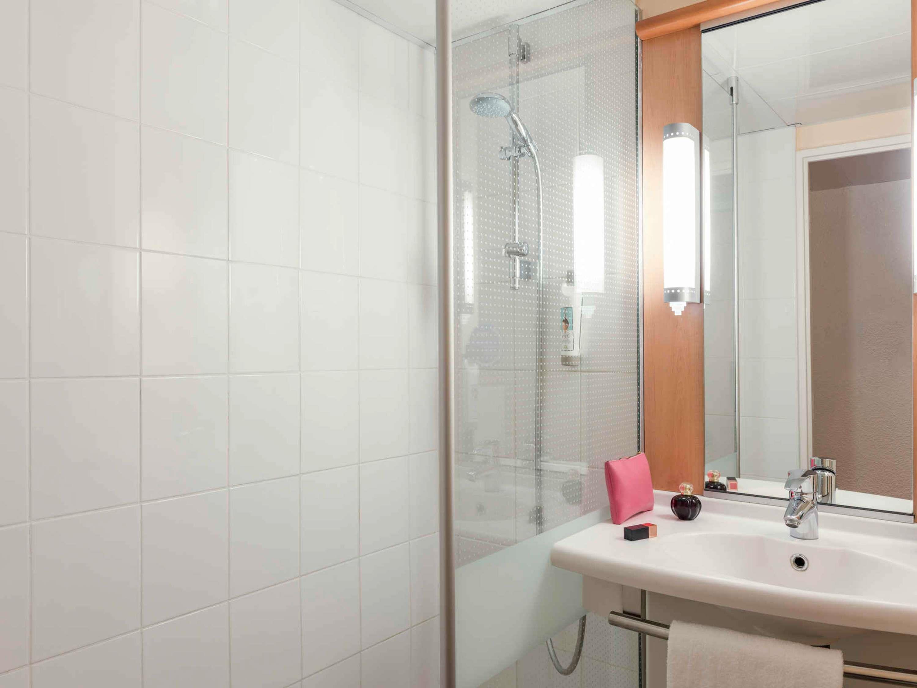 ibis Paris La Defense Centre Room Type - Standard room with 1 double bed