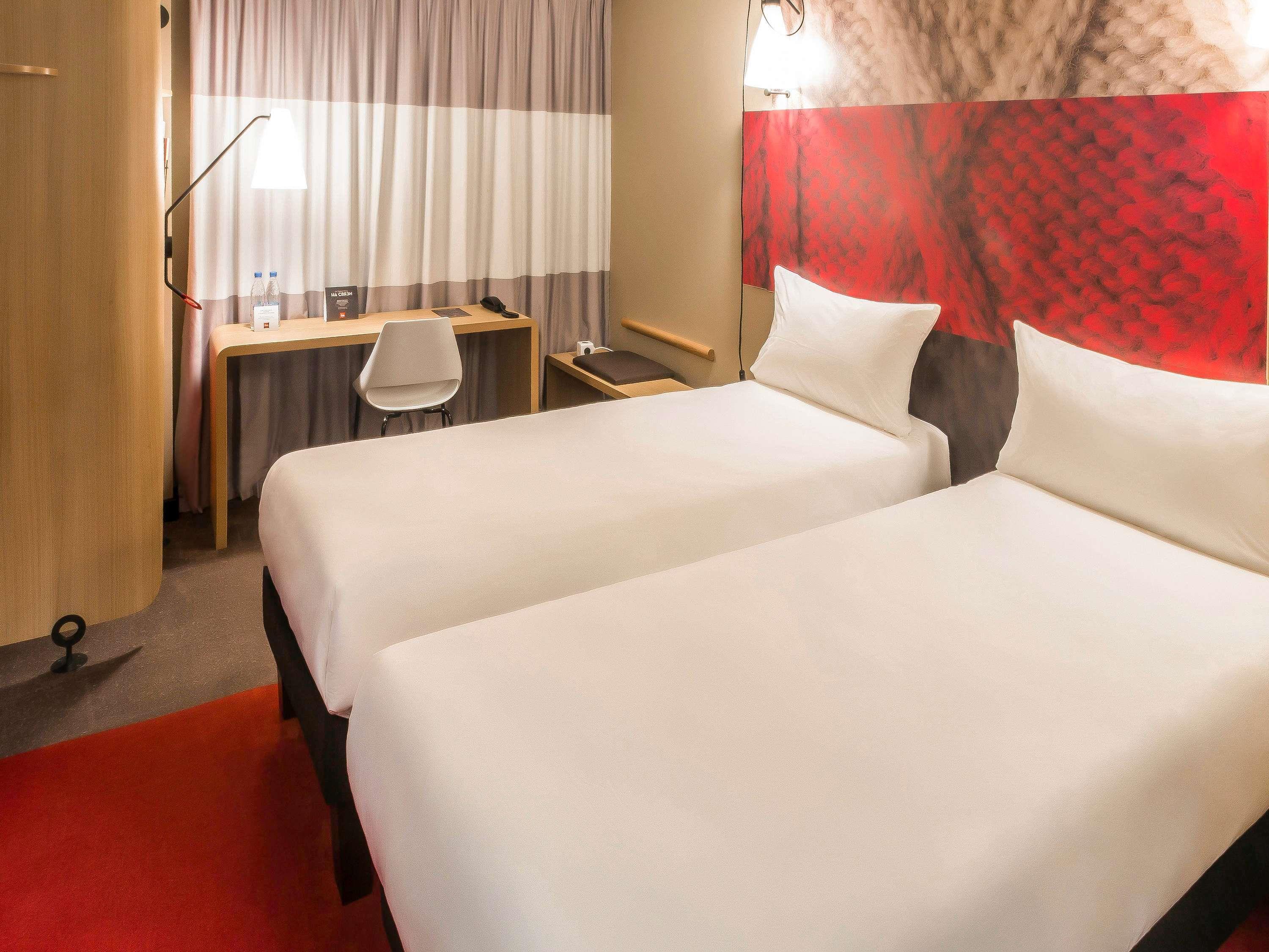 IBIS DEAUVILLE CENTRE Room Type - Standard Room with twin beds