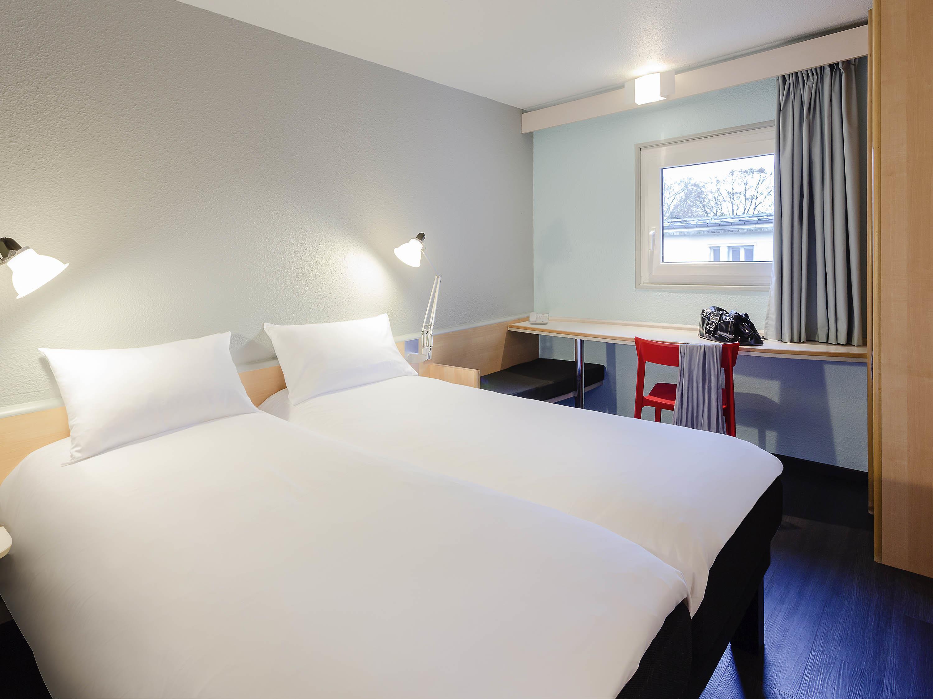ibis Bourges Room Type - Standard Room with two single beds