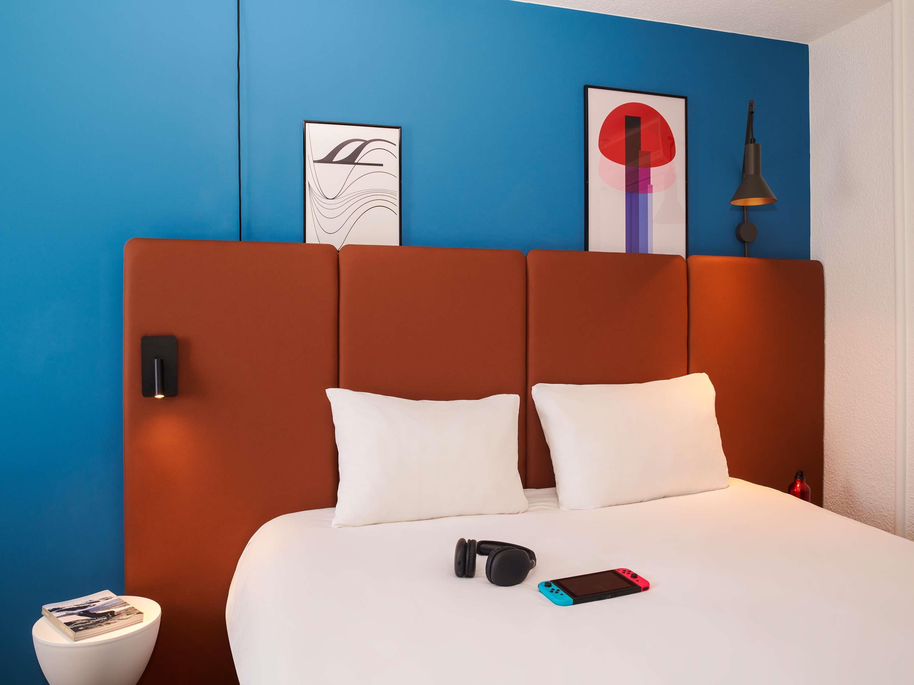 ibis Saint Nazaire Trignac Room Type - Standard Room with One Double Bed and One Single Bed ibis Saint Nazaire Trignac Room Type - Standard Room with One Double Bed and One Single Bed