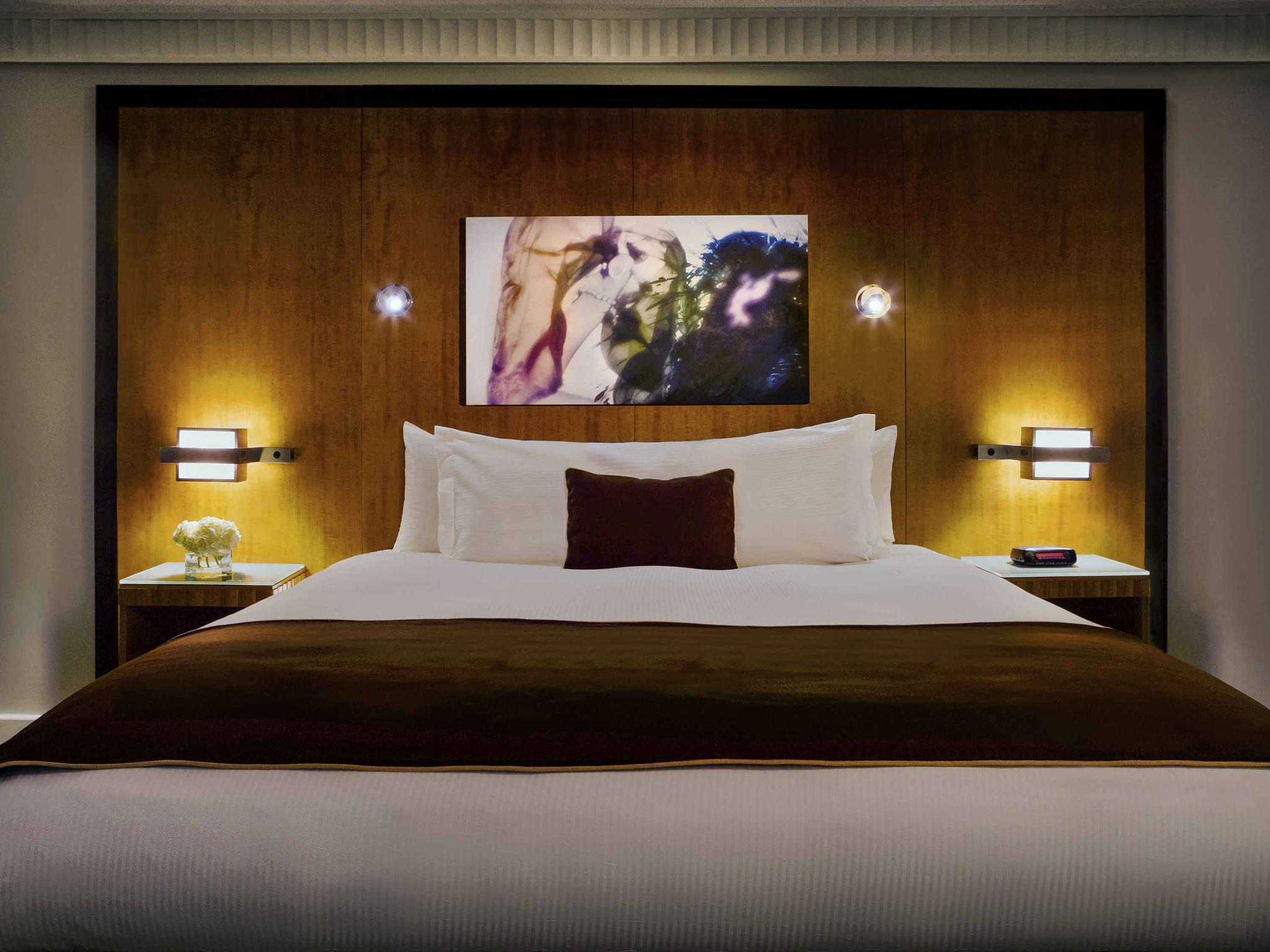 Pullman Miami Airport Room Type - Deluxe Room, one King-size bed, Premium View -Lagoon side or top floor