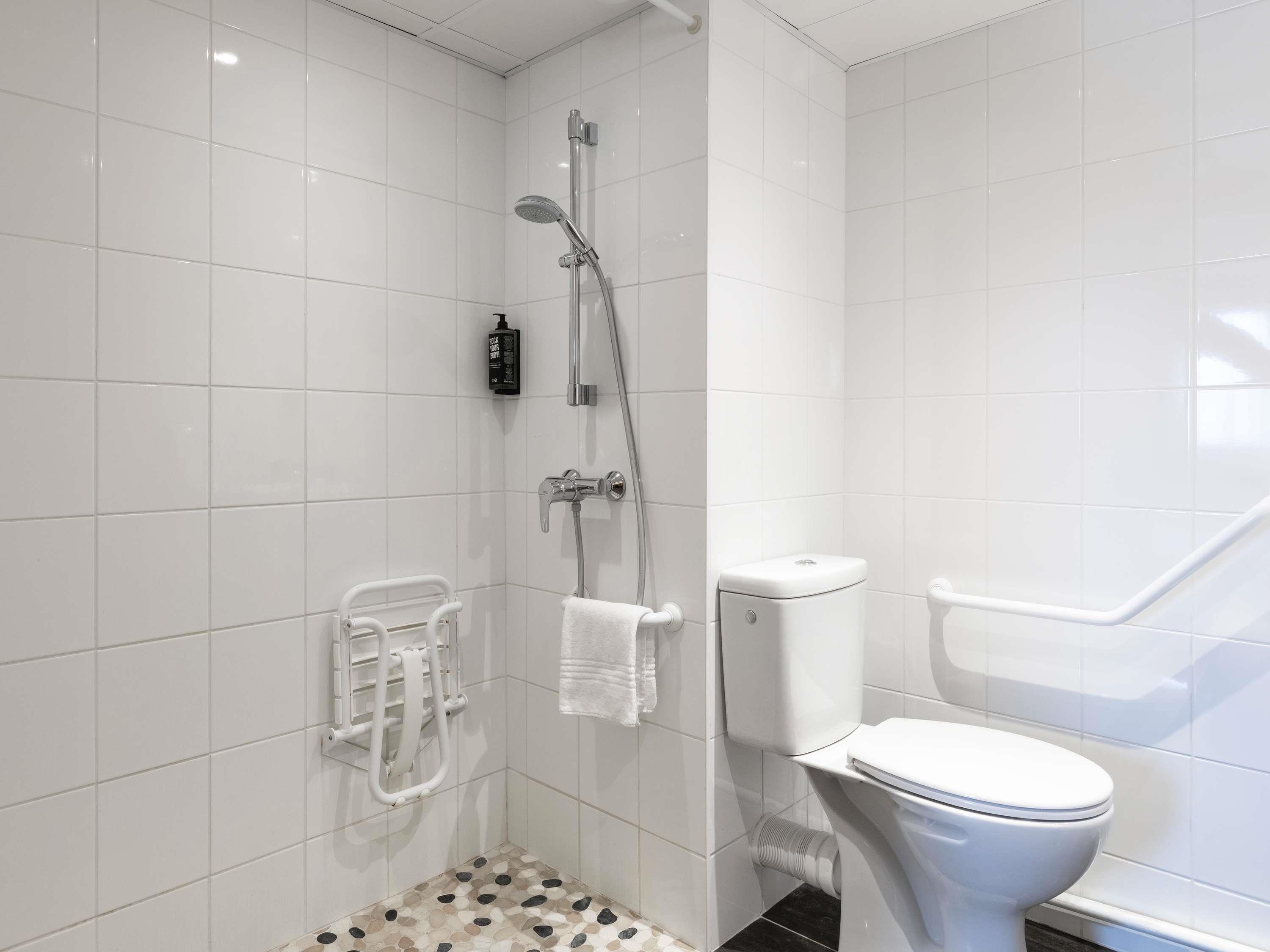 ibis Epinal Centre Ville Room Type - Room with a double bed featuring the new bedding