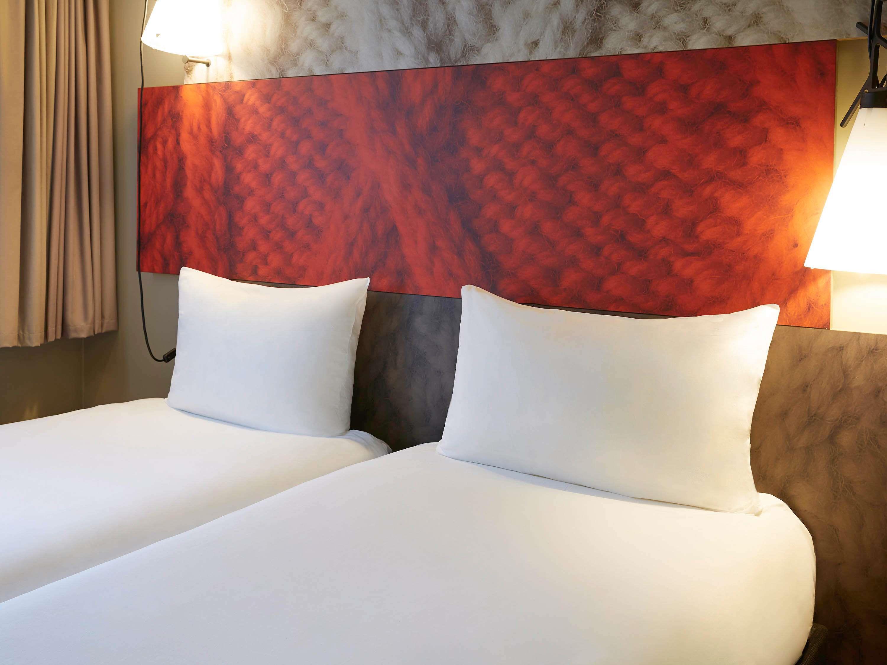 Ibis Paris Canal Saint Martin Room Type - Standard Room with two single beds Ibis Paris Canal Saint Martin Room Type - Standard Room with two single beds
