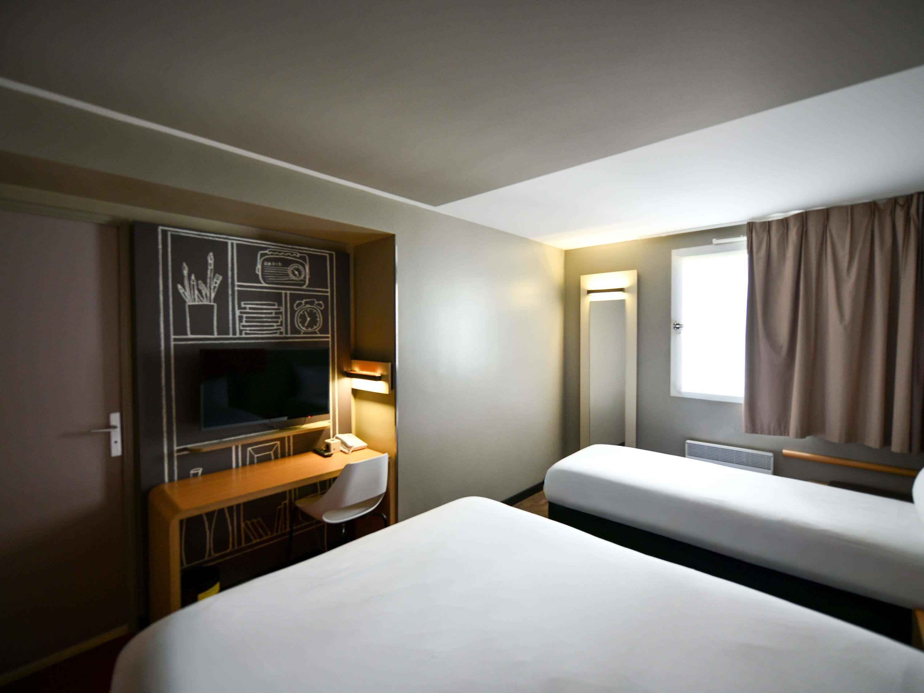 Ibis Paris Canal Saint Martin Room Type - Standard Room with one double bed and one single bed