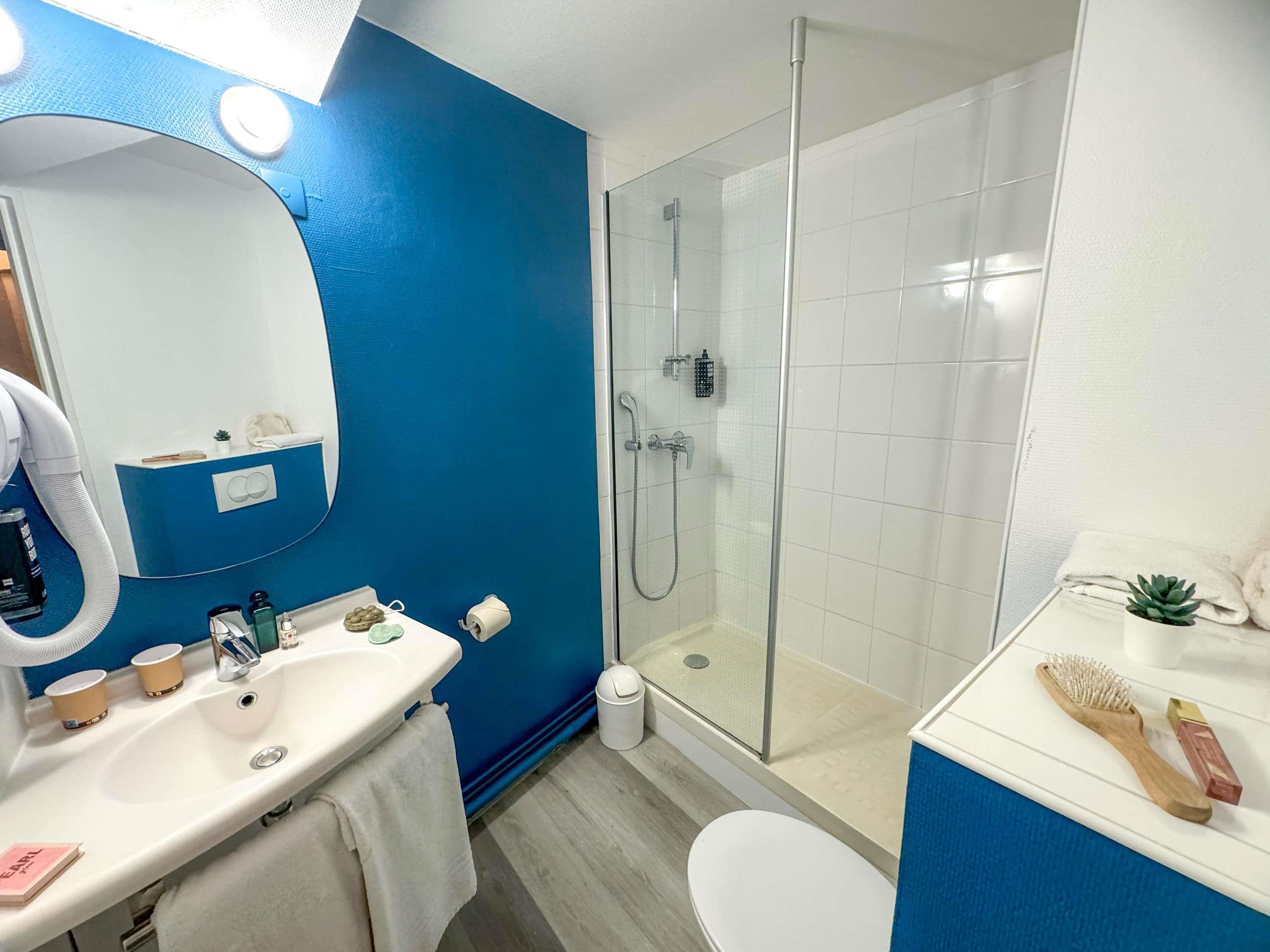 ibis Douai Centre Room Type - Standard Room with two single beds ibis Douai Centre Room Type - Standard Room with two single beds