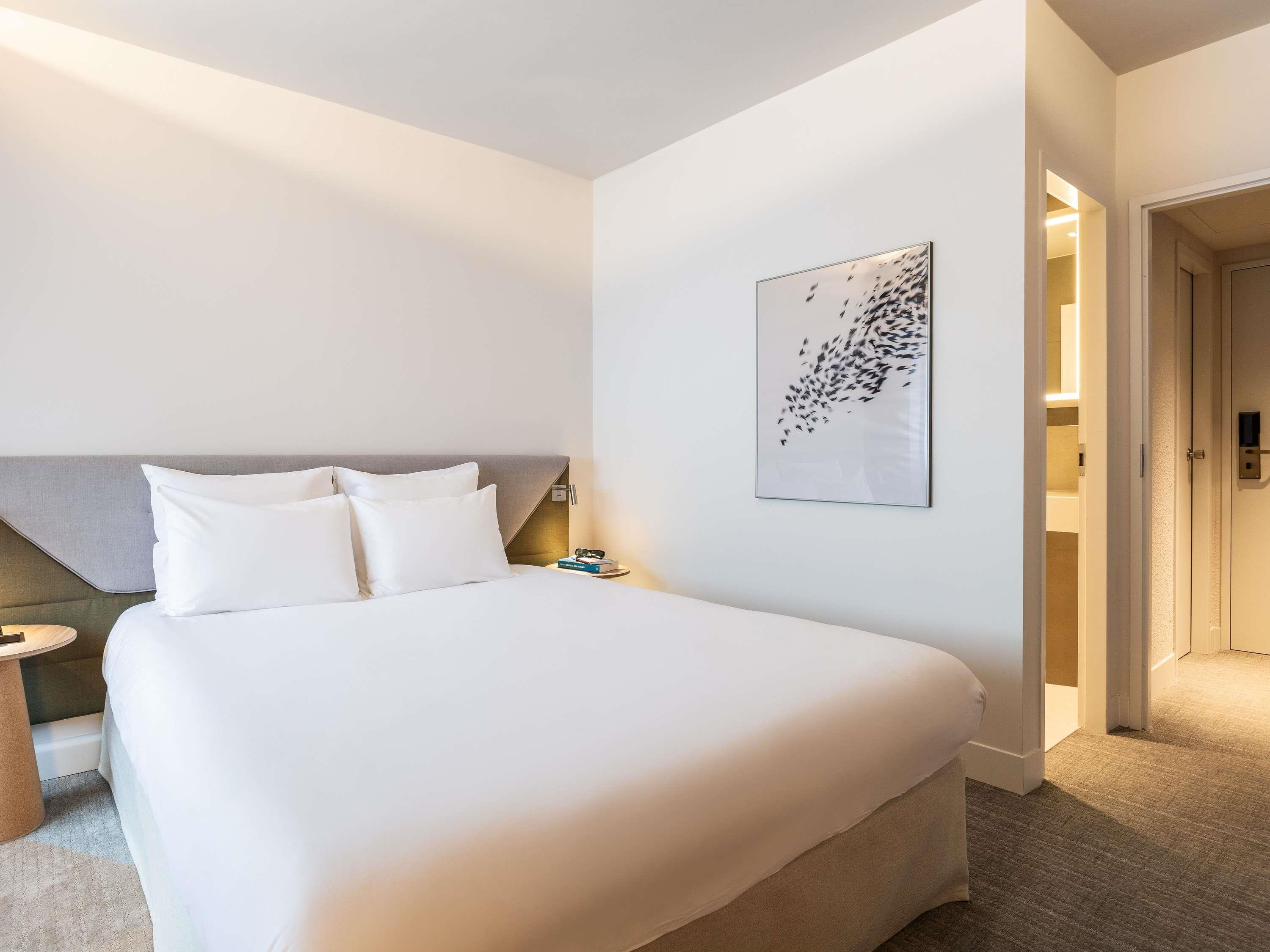 Novotel Brugge Centrum Room Type - Standard Family room - 1 double bed & 2 sofa be ds Novotel Brugge Centrum Room Type - Standard Family room - 1 double bed & 2 sofa be ds
