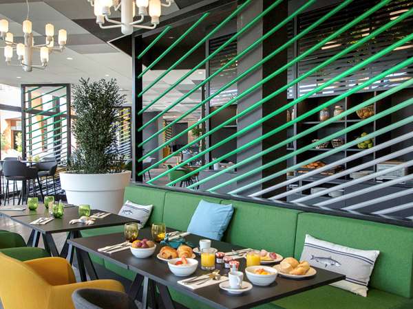 Dining,Dining Area,Restaurant,On-Site