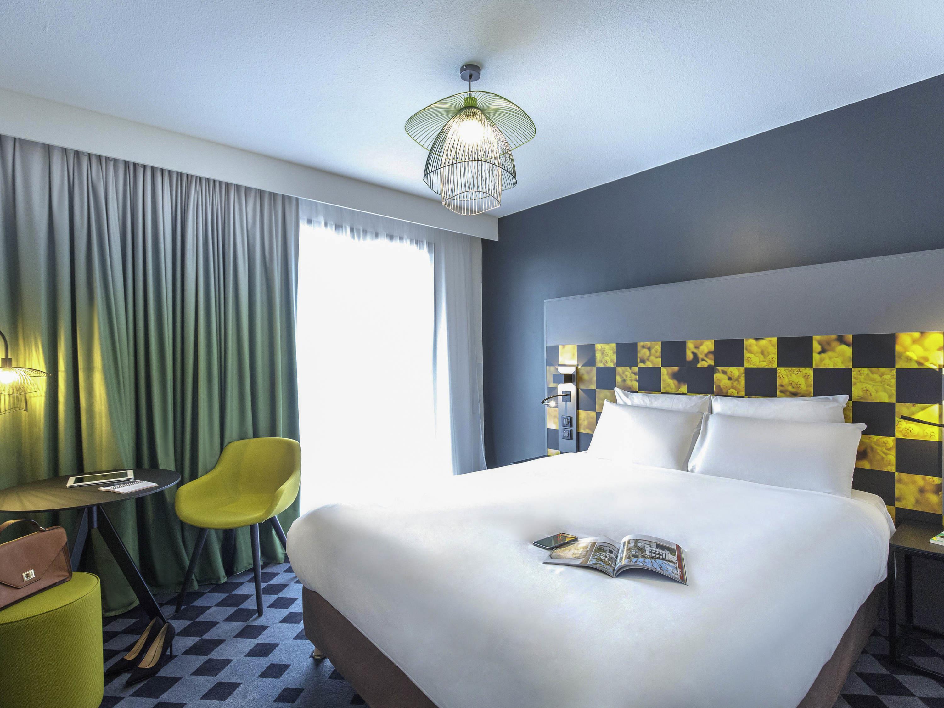 Mercure Hyeres Centre Hotel Room Type - Standard room + 1 double bed - Accessible for people with reduced mobility