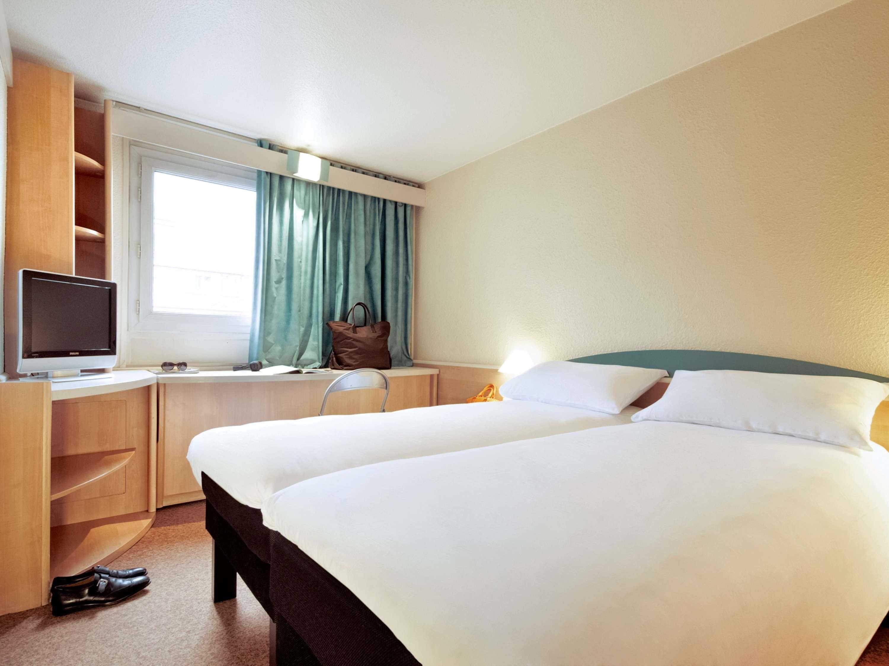 IBIS BRUSSELS AIRPORT Room Type - Room with 2 single beds equipped with the new bedding IBIS BRUSSELS AIRPORT Room Type - Room with 2 single beds equipped with the new bedding