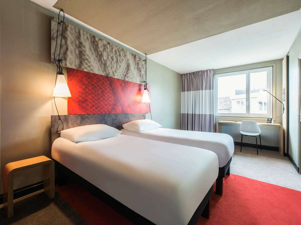 ibis Cognac Centre Room Type - Standard Room with 2 single beds