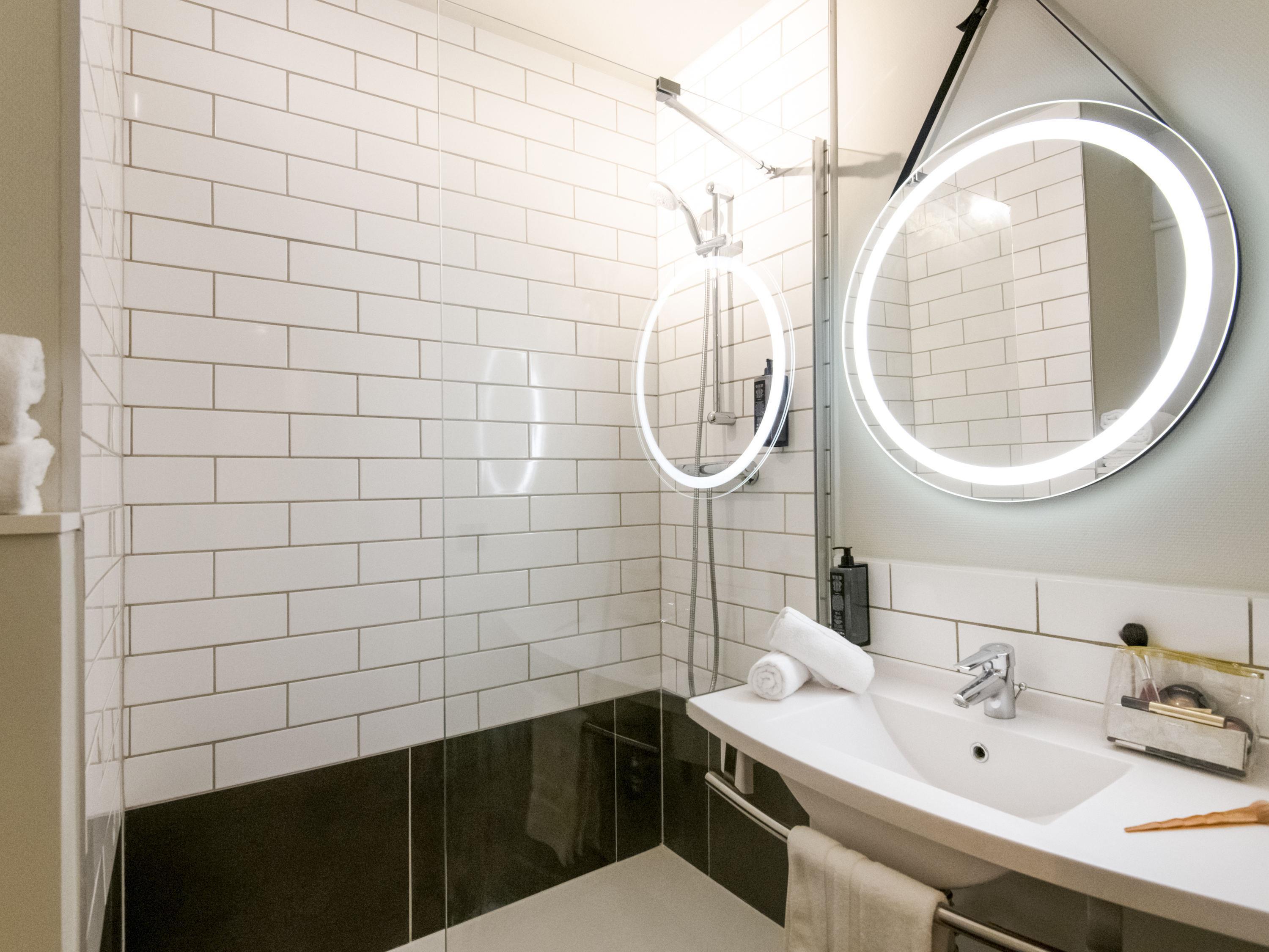 ibis Gap Centre Room Type - Room with 1 double bed + 1 extra bed equipped with the new bedding