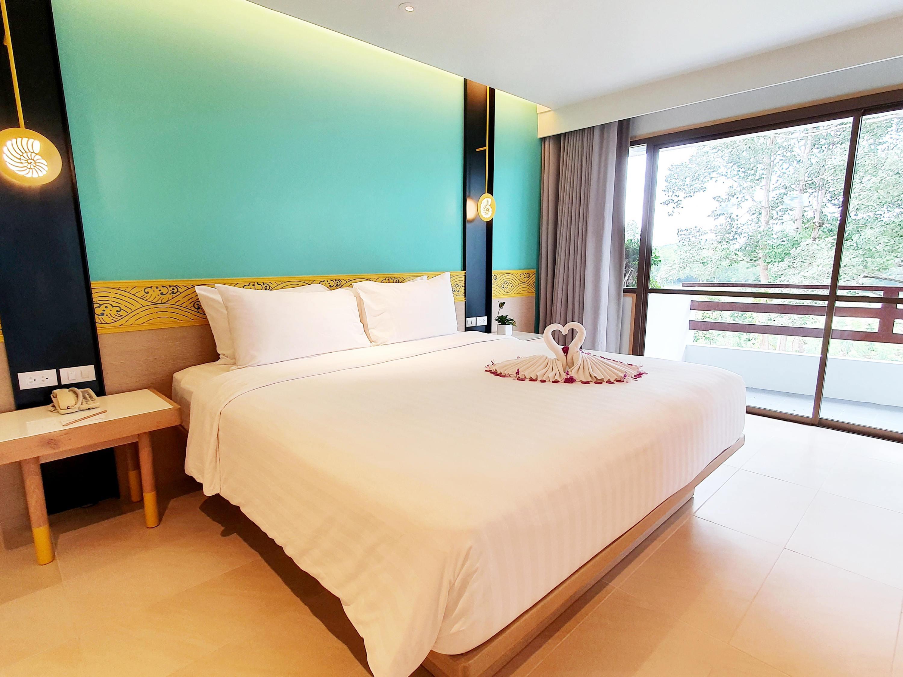 Novotel Rayong Rim Pae Resort Room Type - Superior Suite 1 King Size Bed, Sea View, Living Room