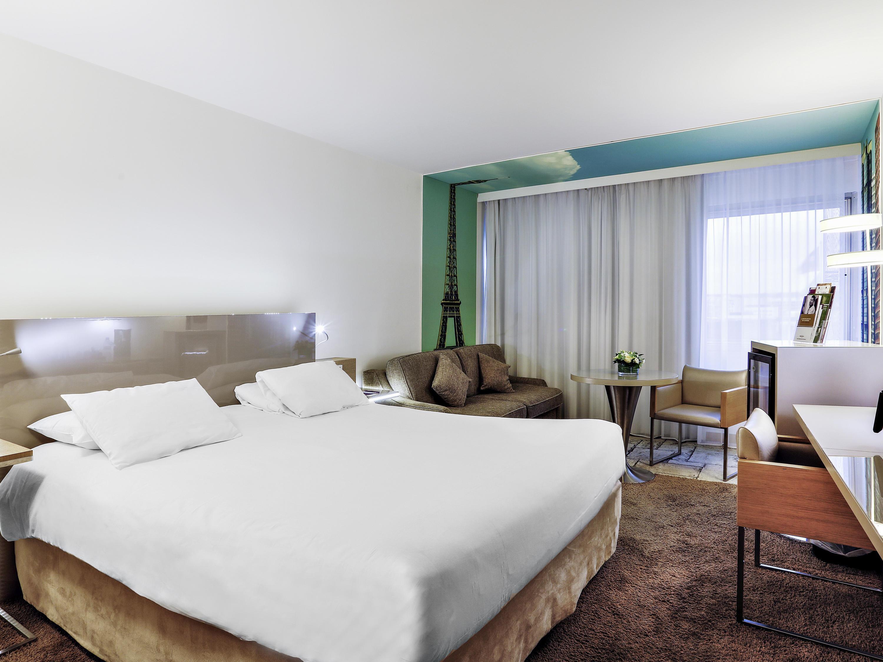 Mercure Paris Vaugirard Porte de Versailles Room Type - Family Superior Room - 1 double bed and 1 double sofa bed