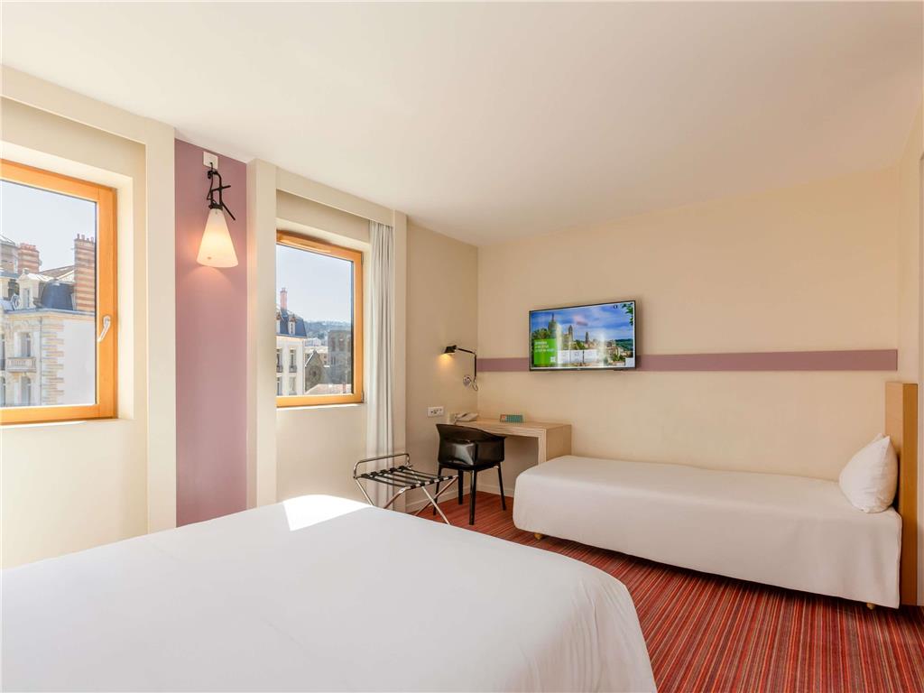 ibis Styles Le Puy-en-Velay Room Type - Standard Family Suite with One Double Bed and Twin Beds ibis Styles Le Puy-en-Velay Room Type - Standard Family Suite with One Double Bed and Twin Beds