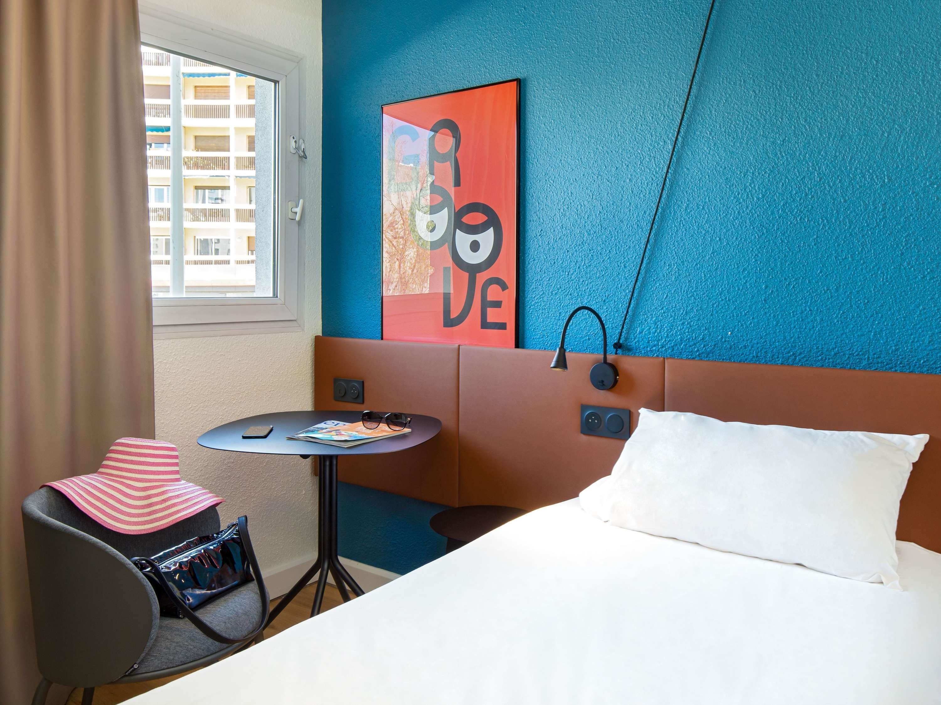 IBIS MARSEILLE TIMONE Room Type - Standard Room with two single beds