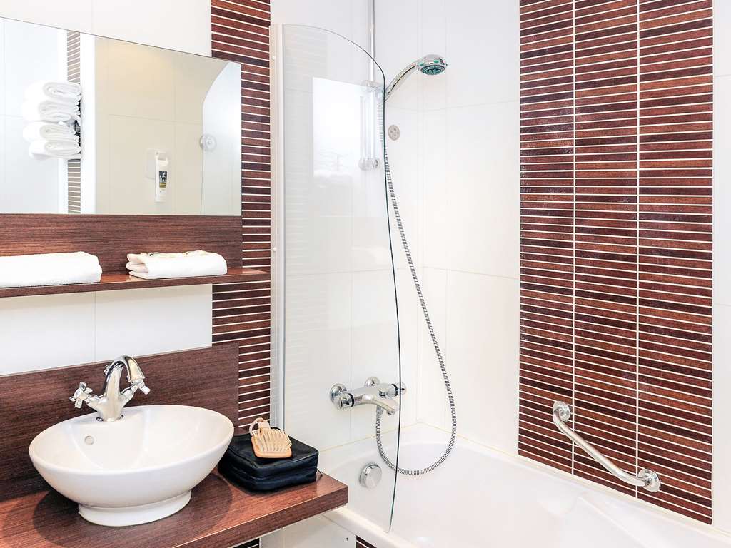Mercure Omaha Beach Hotel - Tap to explore photos