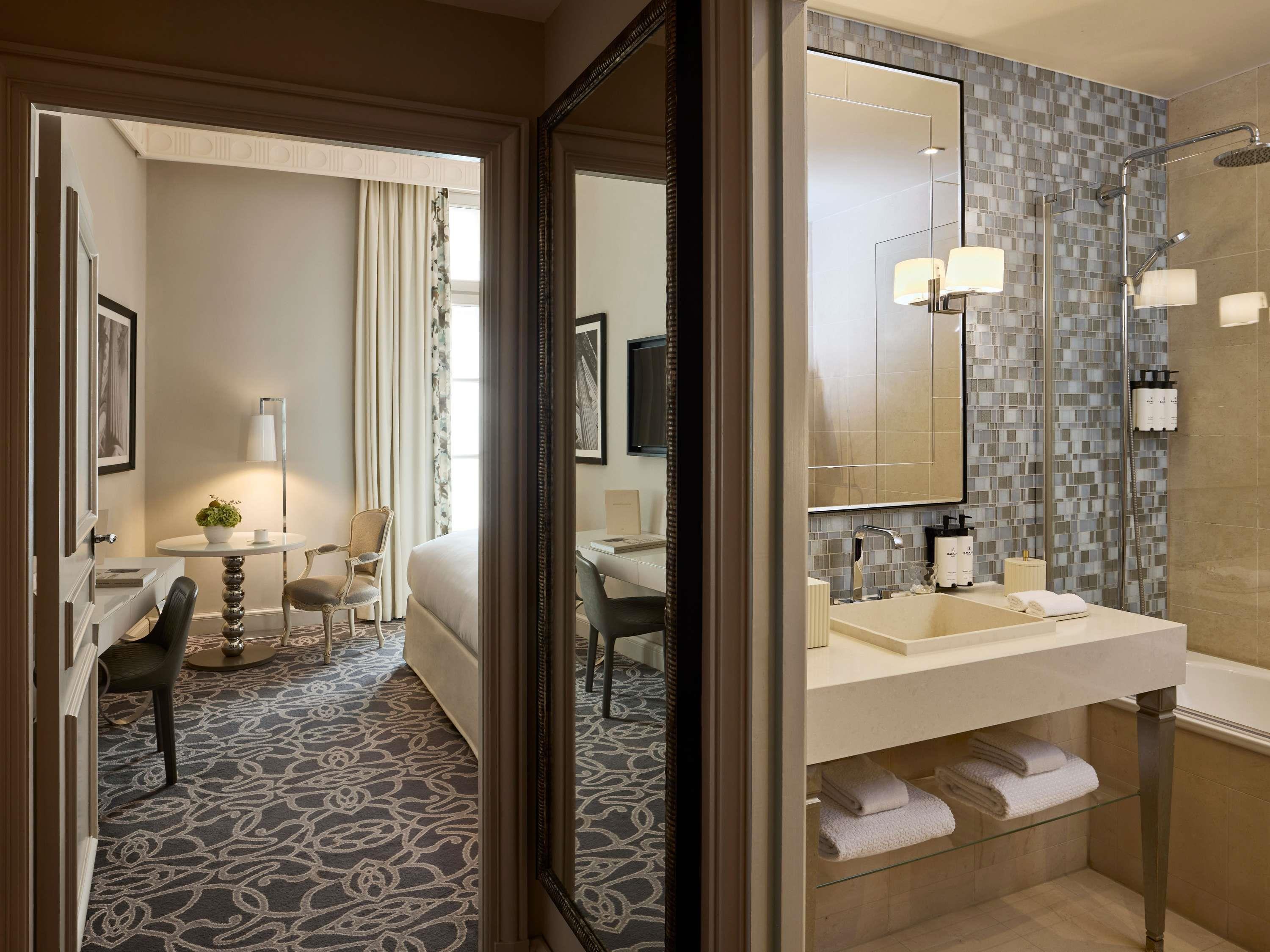 Sofitel Paris Le Faubourg Room Type - OPERA SUITE - King bed - Parisian chic and 18th Century fused styles