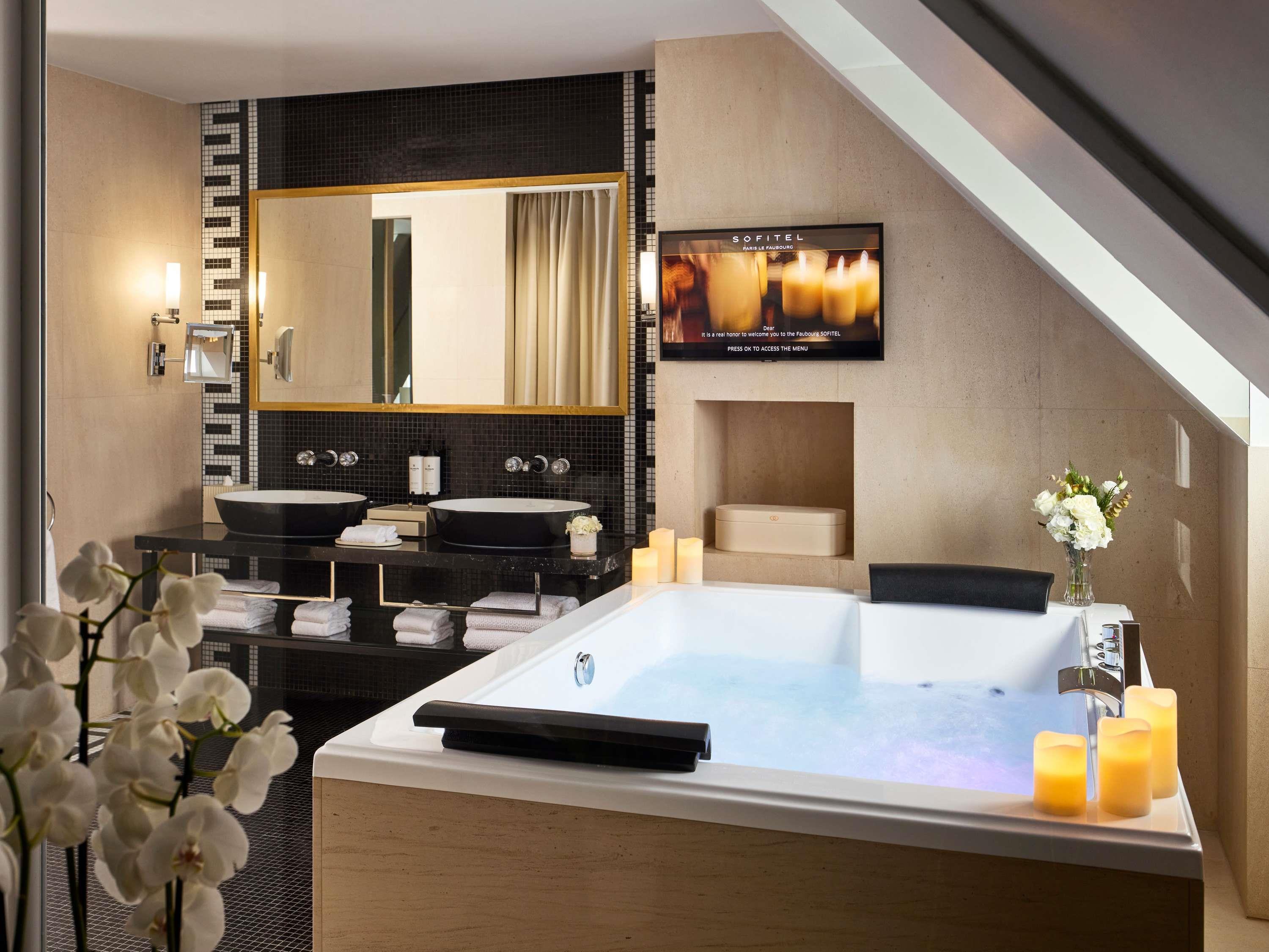 Sofitel Paris Le Faubourg Room Type - Couture Apartment with King Bed and View