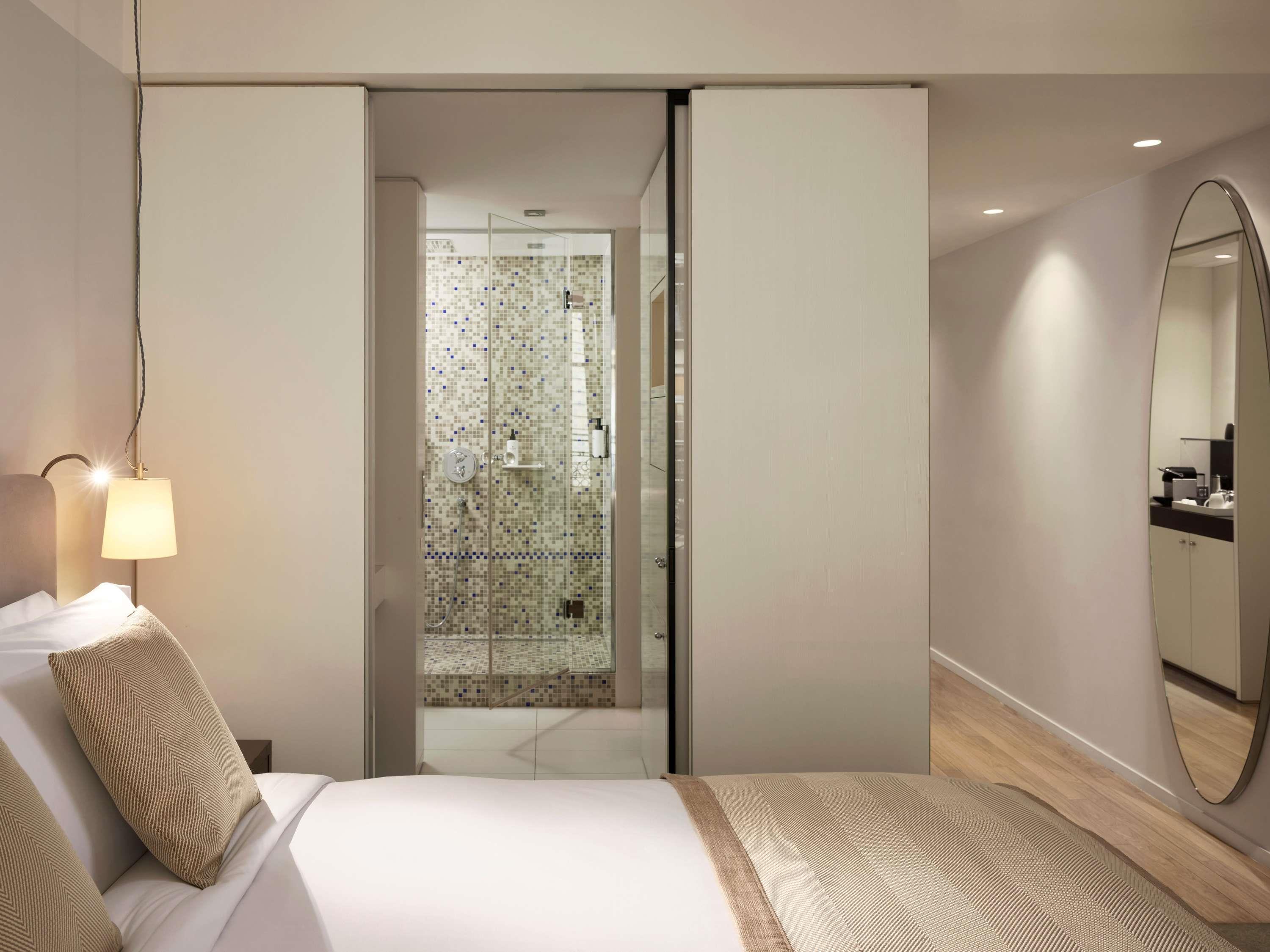 Sofitel Paris Arc de Triomphe Room Type - SUPERIOR ROOM - Queen or European king-size