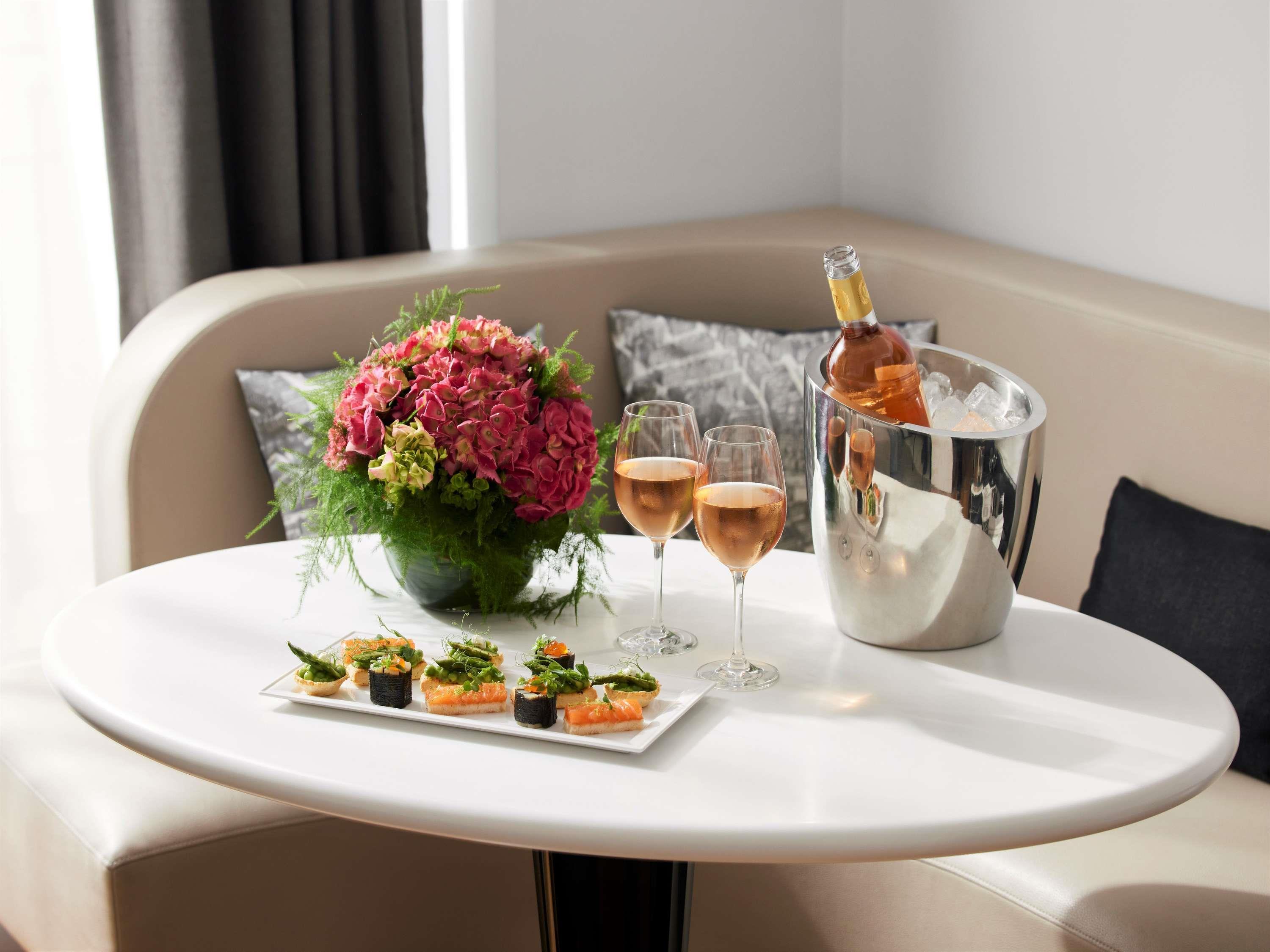 Sofitel Paris Arc de Triomphe Room Type - JUNIOR SUITE - European or American king-size