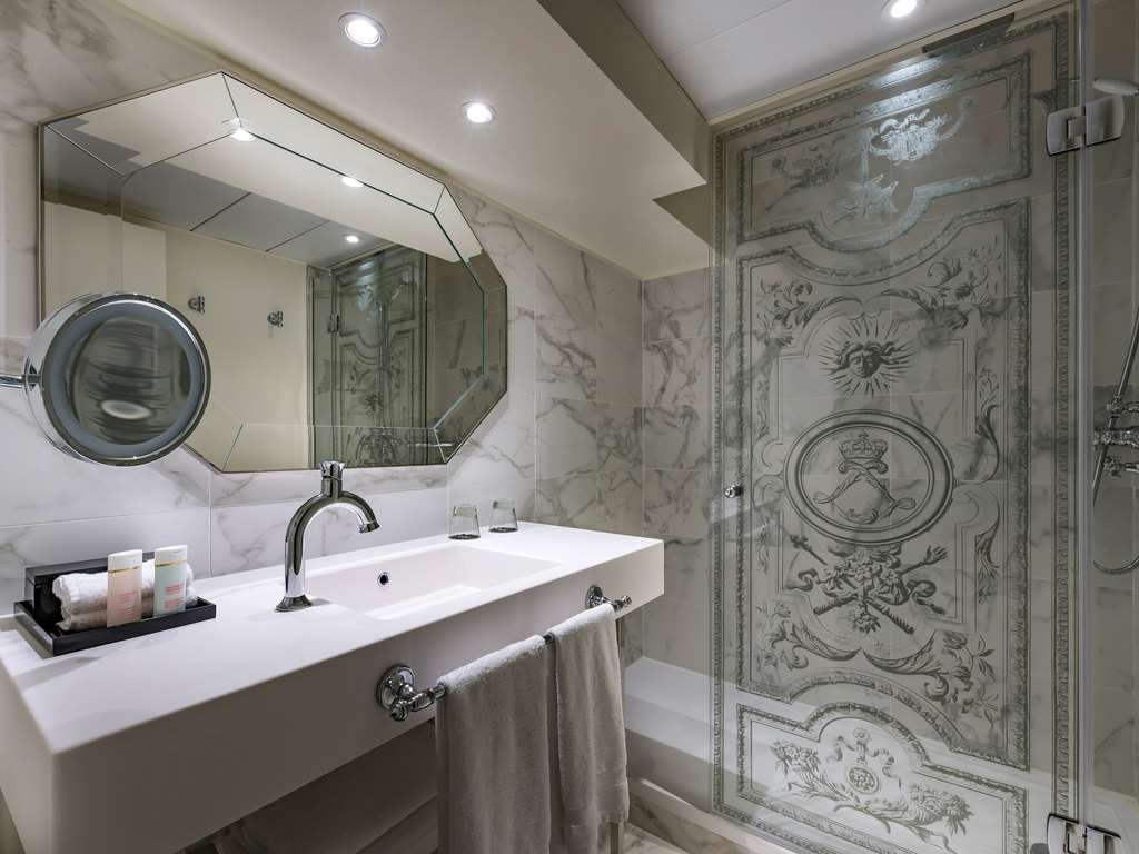 Hotel Le Louis Versailles Château MGallery - Tap to explore photos
