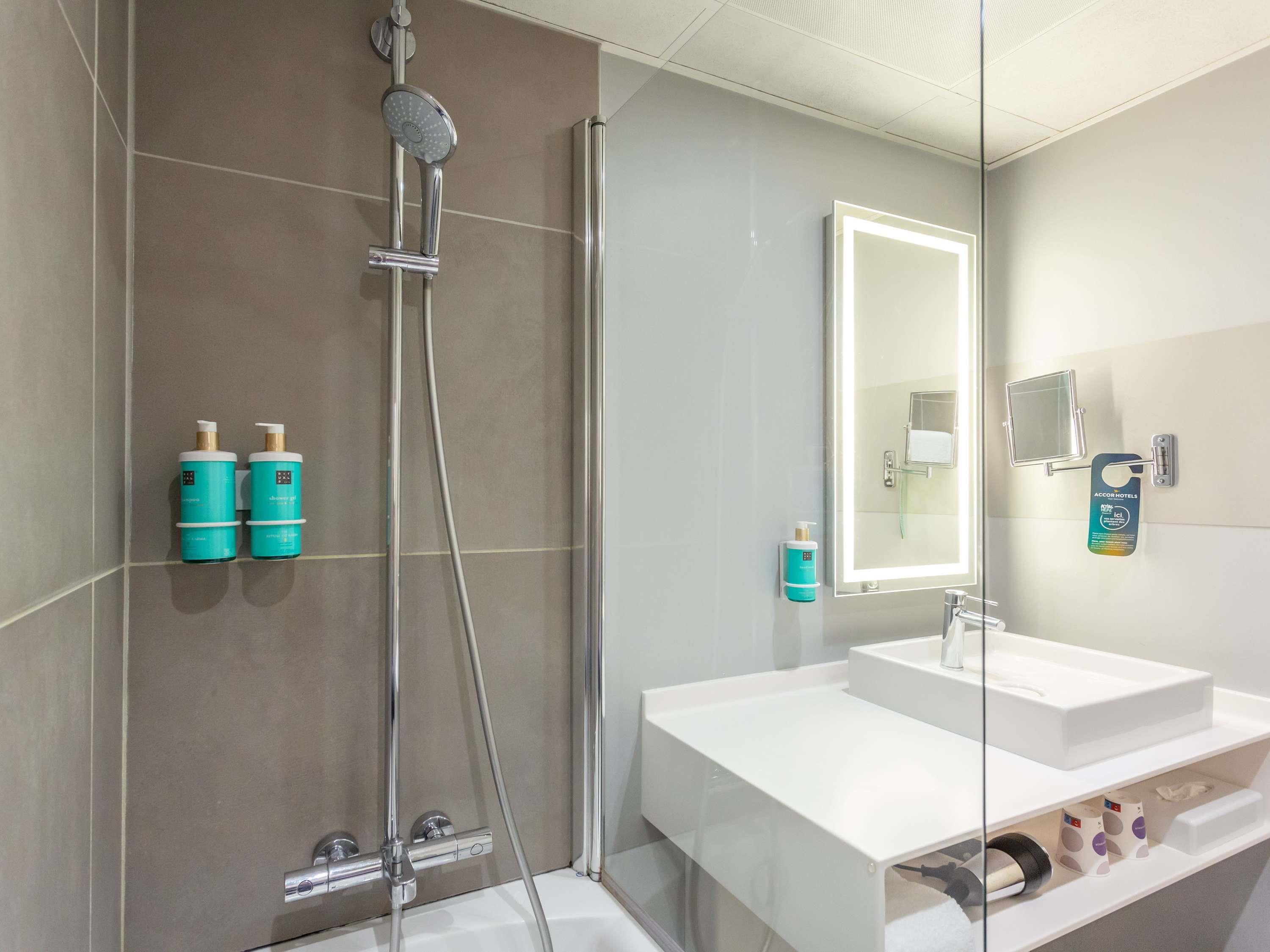 Novotel Bourges Room Type - Superior Room with queen-size bed and double sofa bed