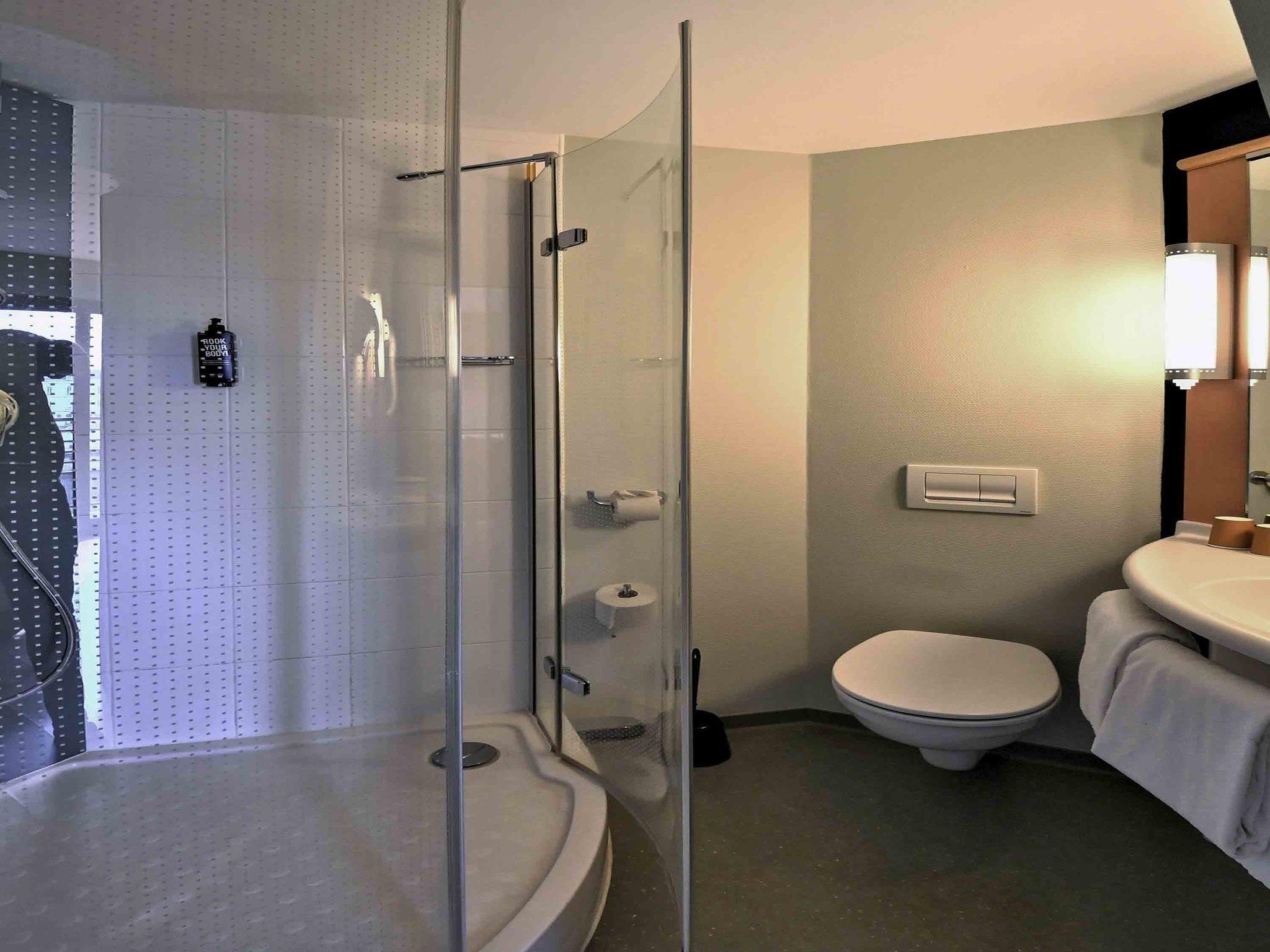 ibis Auxerre Centre Room Type - Standard Room with 1 double bed, balcony and river view